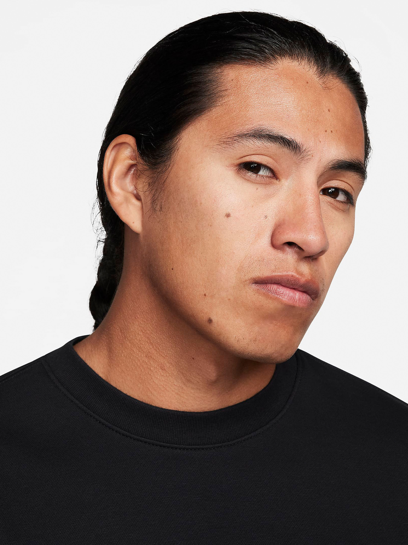 Свитшот NIKE Club Fleece Crew-Neck модель FN2610-010 Фото