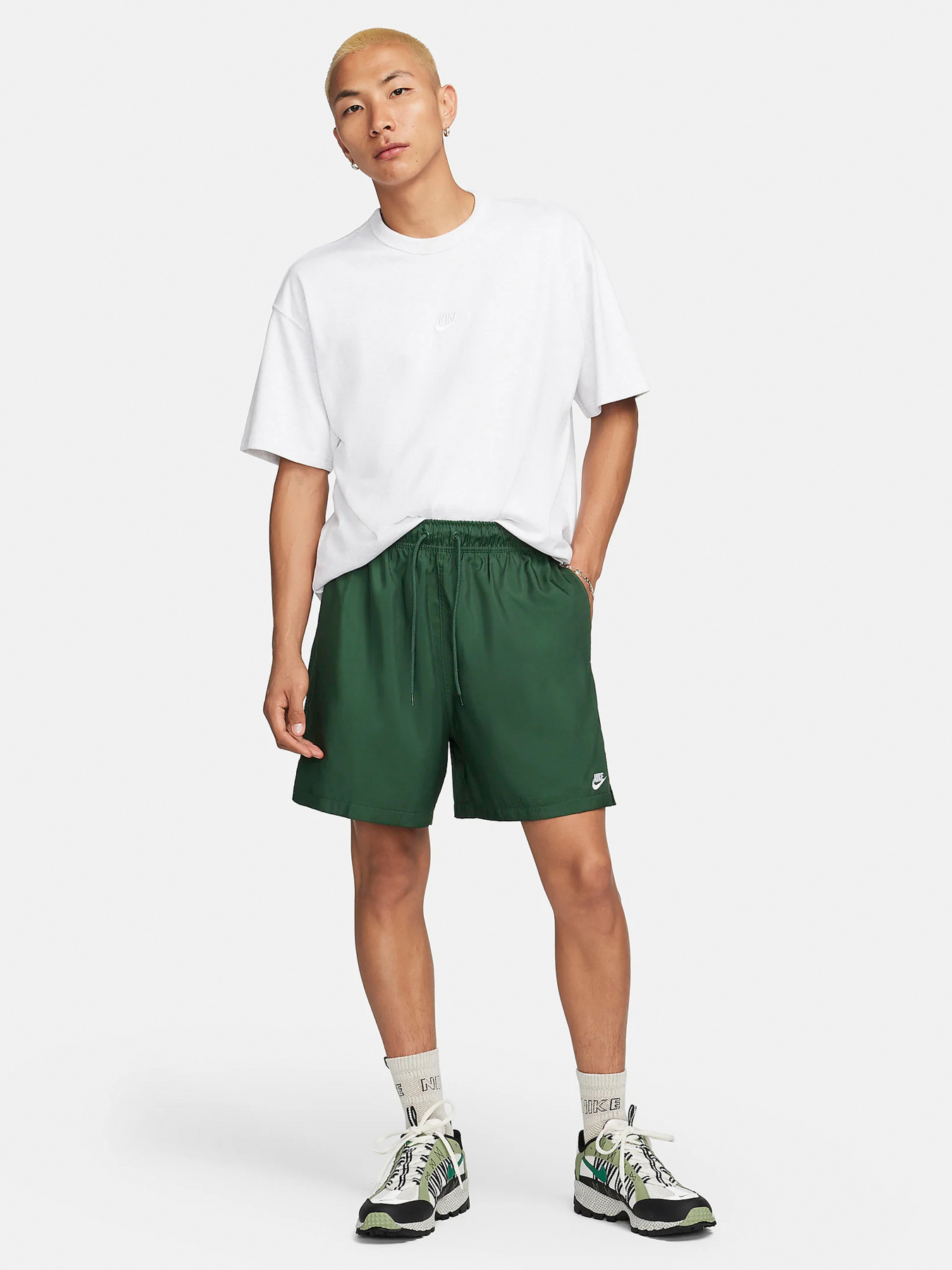 Шорты спортивные NIKE Club Woven Flow модель FN3307-323 Фото