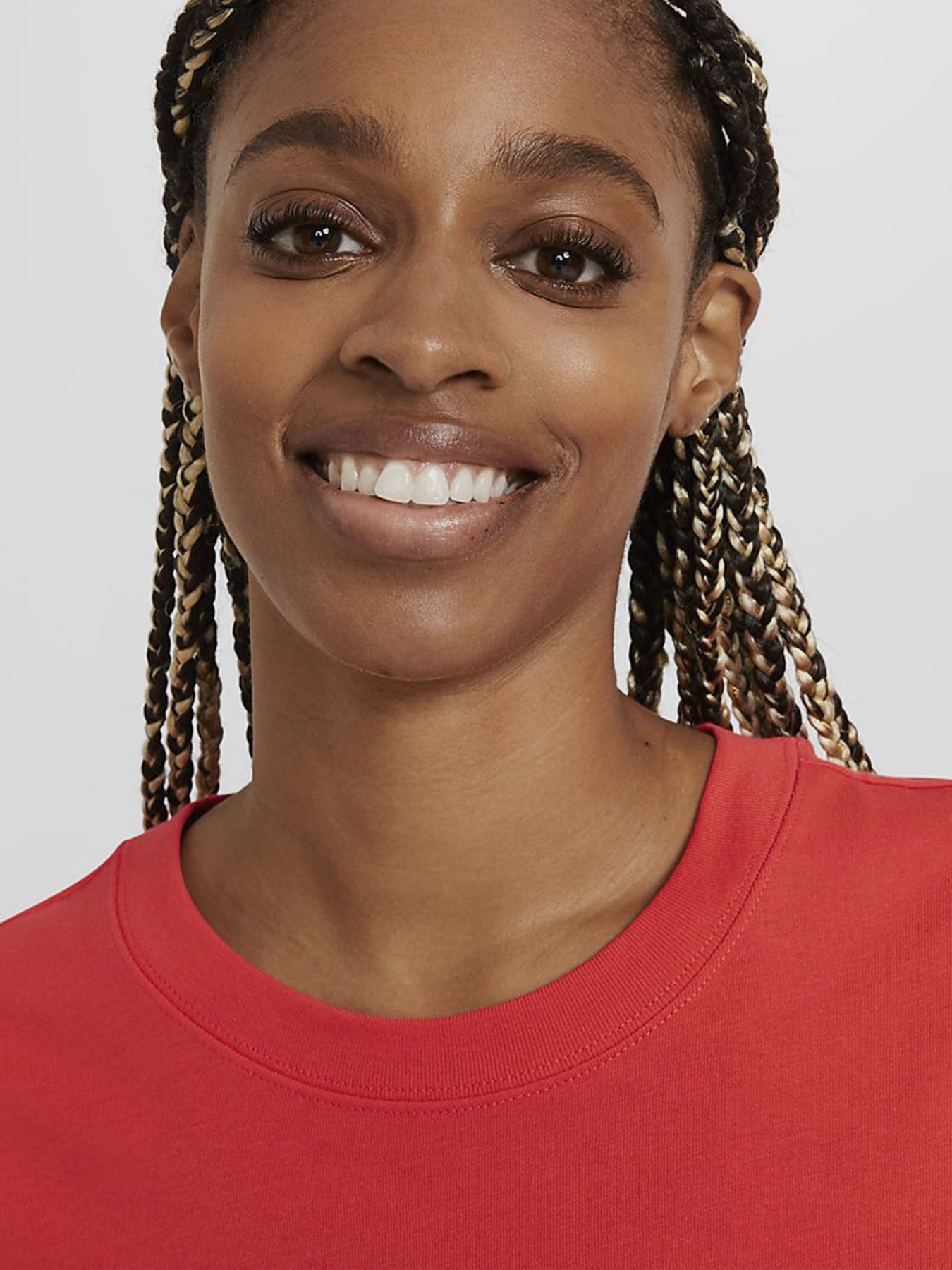 Футболки и поло NIKE Sportswear Swoosh модель CZ8911-696 Фото