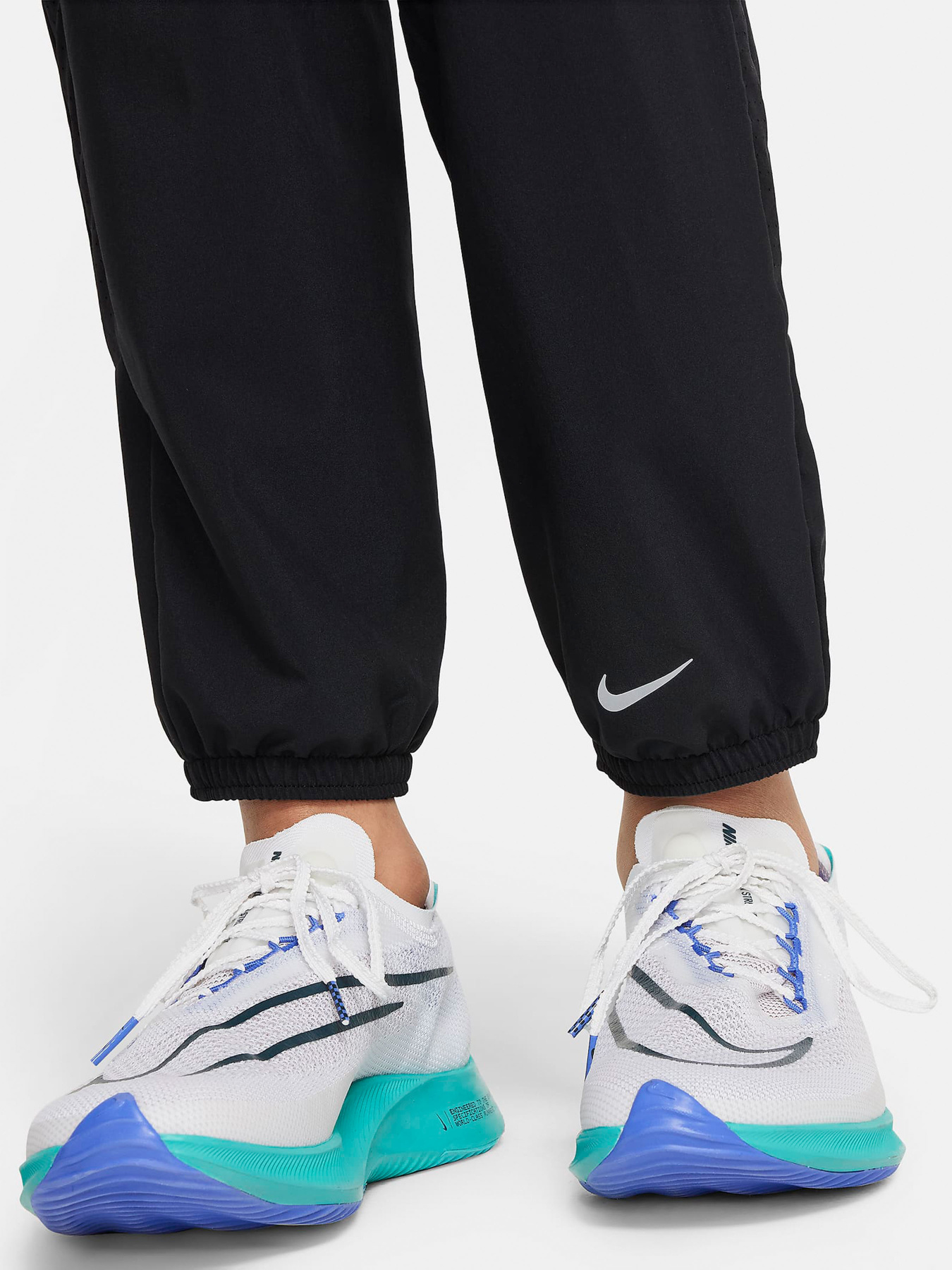 Штани спортивні NIKE Basic Essential модель FN8371-010 Фото