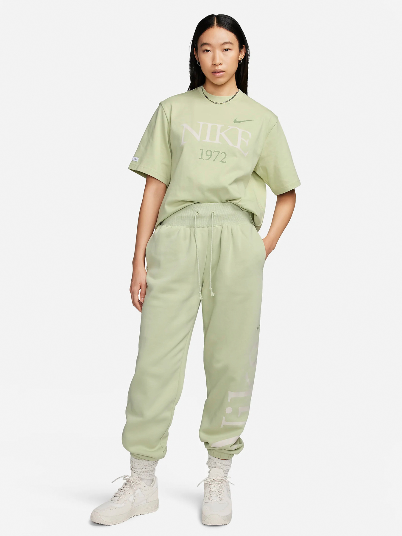 Футболка NIKE Sportswear Classic модель FQ6600-371 Фото