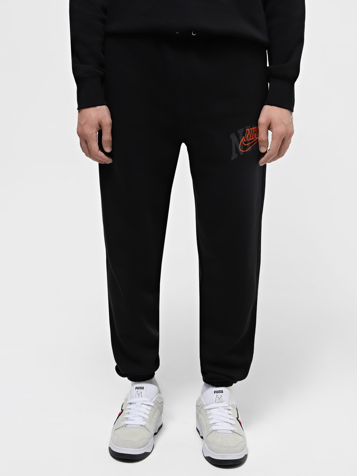 Штани спортивні NIKE Club Fleece Cuffed модель FV4453-010 Фото
