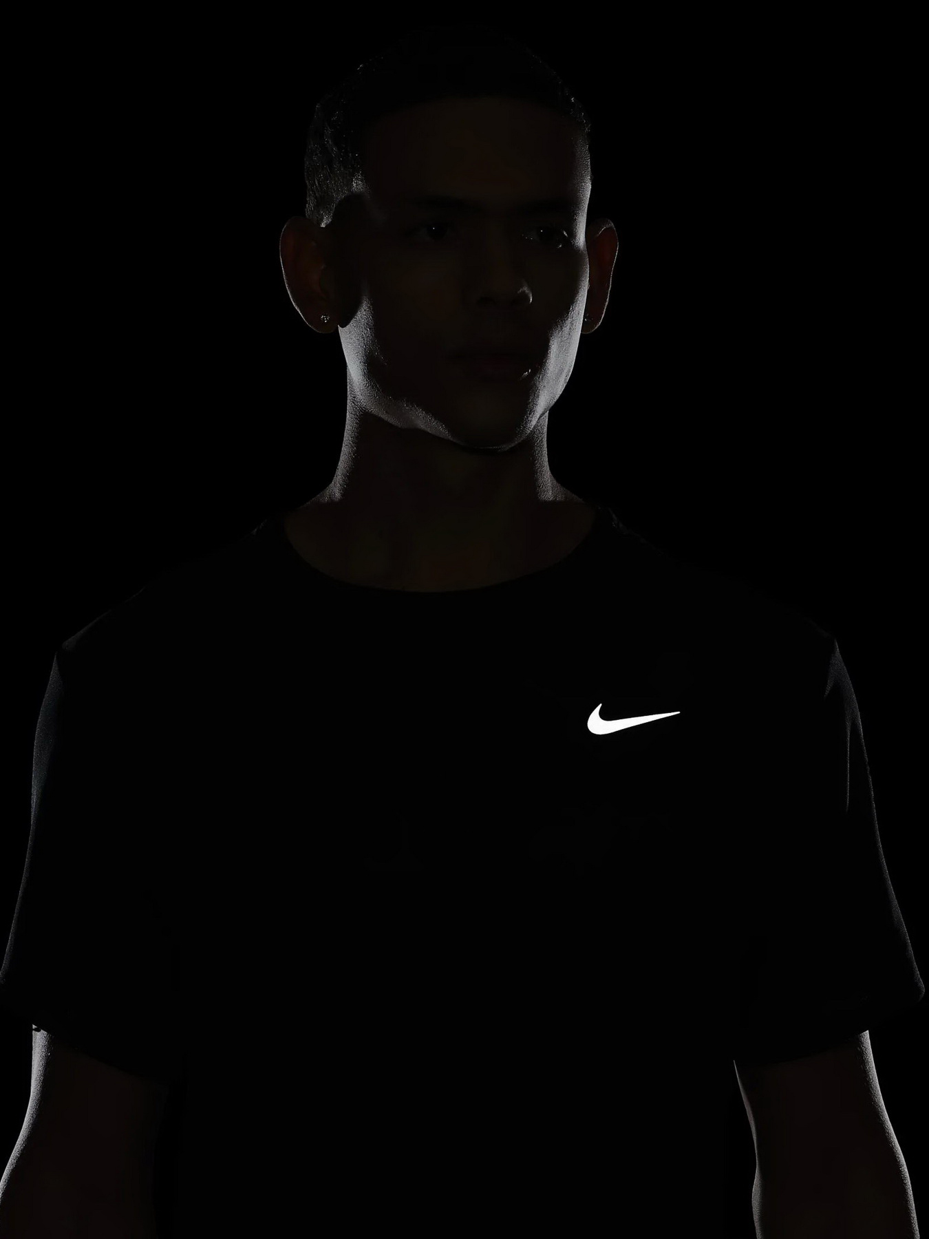 Спортивна футболка NIKE DRI-FIT UV MILER модель DV9315-010 Фото