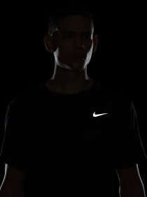 Спортивна футболка NIKE DRI-FIT UV MILER модель DV9315-010 Фото