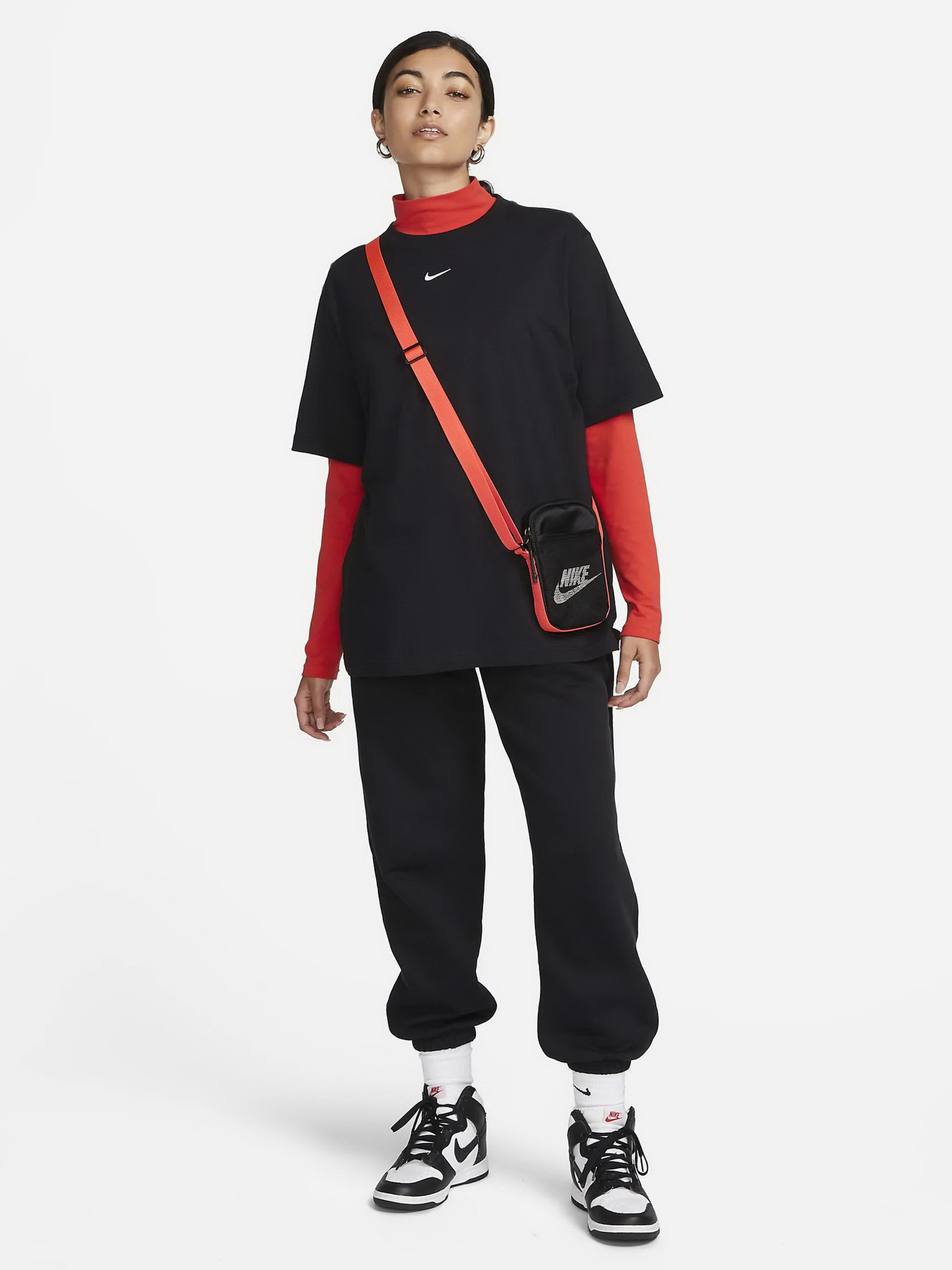 Футболка NIKE Sportswear Essential модель FD4149-010 Фото