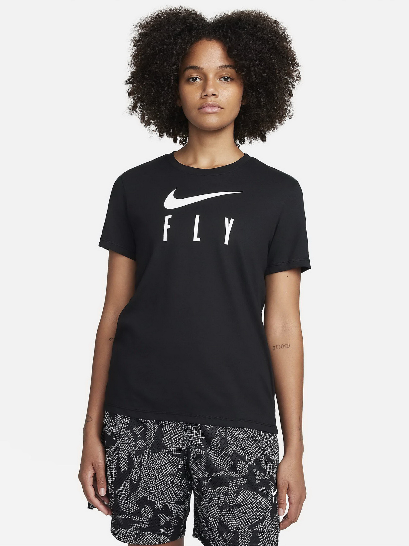 Футболка NIKE DF SWOOSH FLY GRX TEE модель FQ6606-010 Футболка NIKE DF SWOOSH FLY GRX TEE модель FQ6606-010 Фото