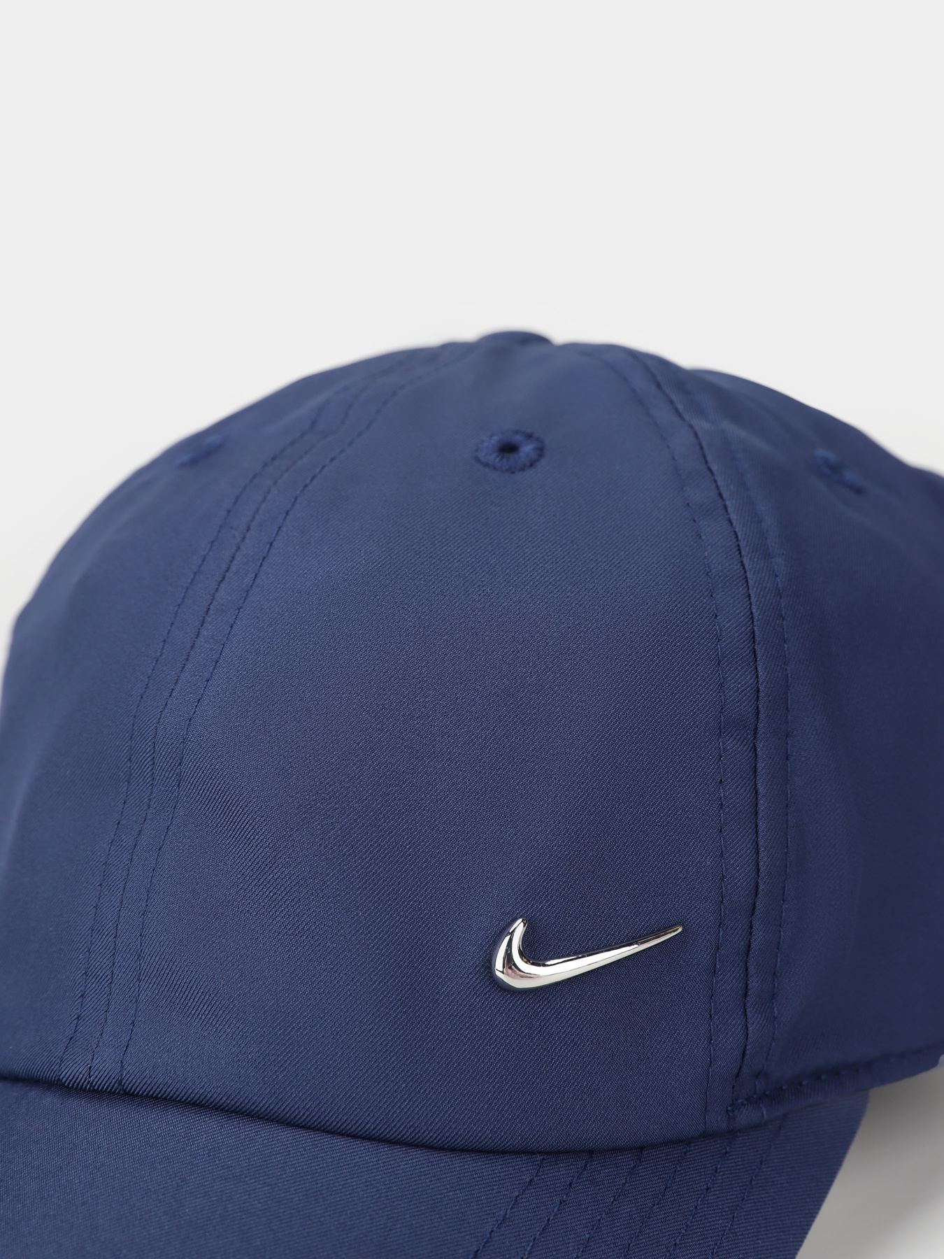 Кепка NIKE Dri-FIT Club Metal-Swoosh модель FB5064-410 Фото