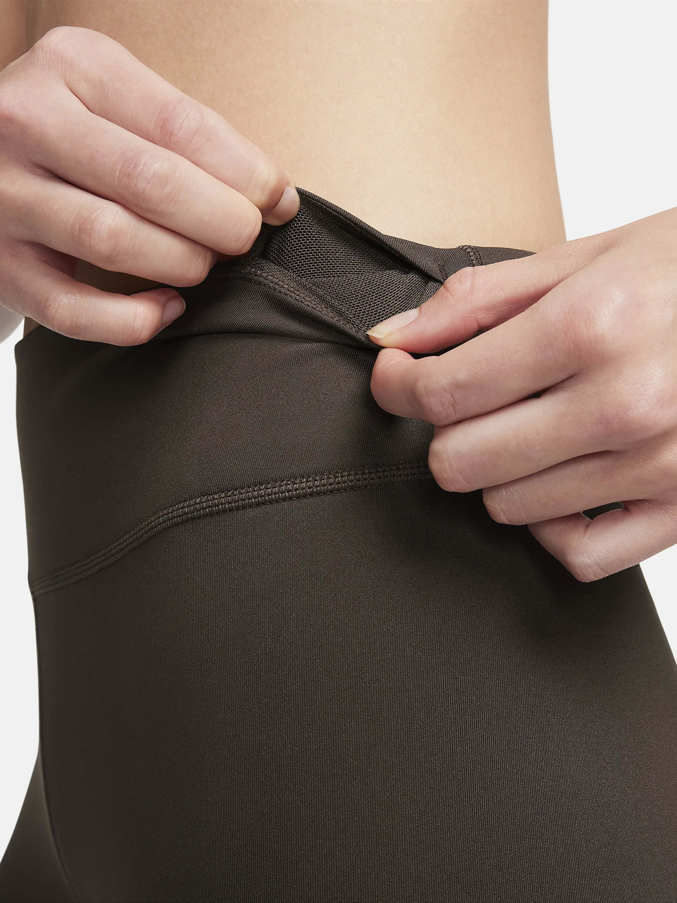 Спортивные леггинсы NIKE ONE DF MR 7/8 TGT модель DD0249-237 Спортивные леггинсы NIKE ONE DF MR 7/8 TGT модель DD0249-237 Фото