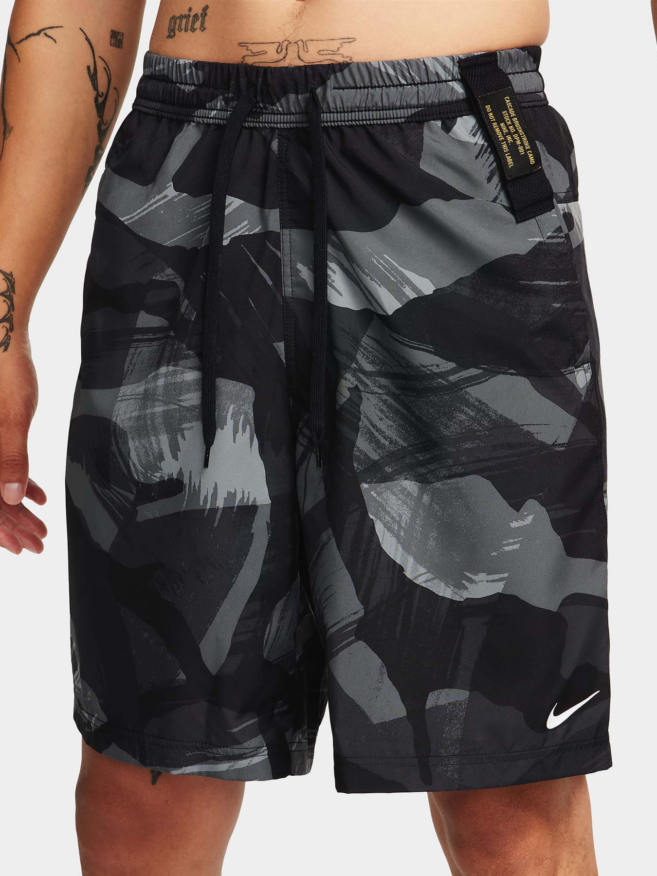 Спортивні шорти NIKE DF FORM 9UL SHORT CAMO модель FN3046-010 Спортивні шорти NIKE DF FORM 9UL SHORT CAMO модель FN3046-010 Фото