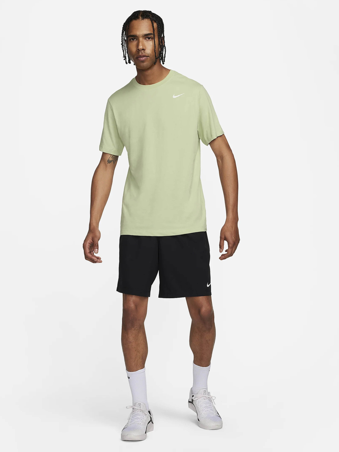 Спортивна футболка NIKE DF DFC CREW SOLID модель AR6029-371 Фото