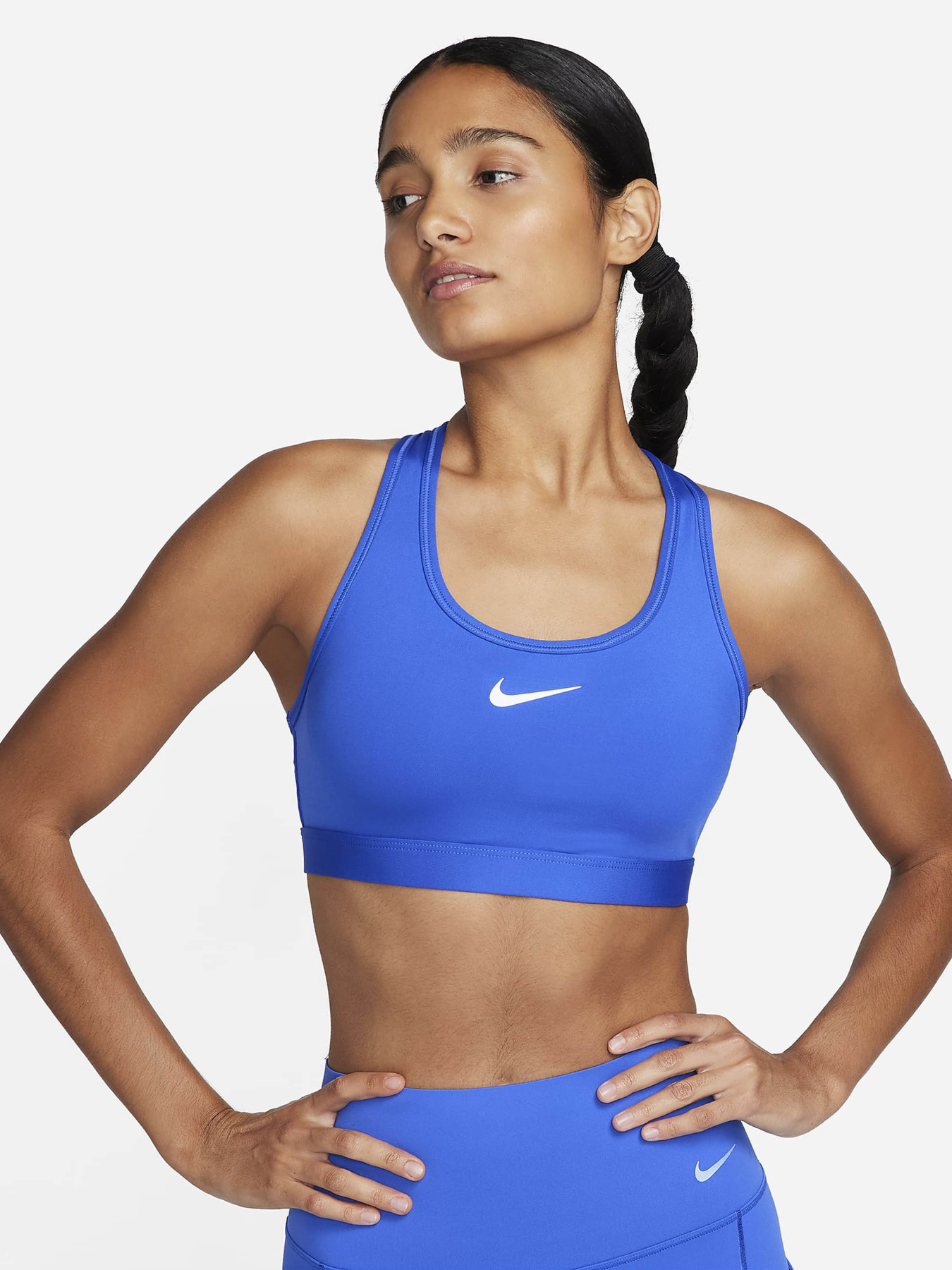 Спортивний топ NIKE SWOOSH MEDIUM SUPPORT модель DX6821-405 Фото