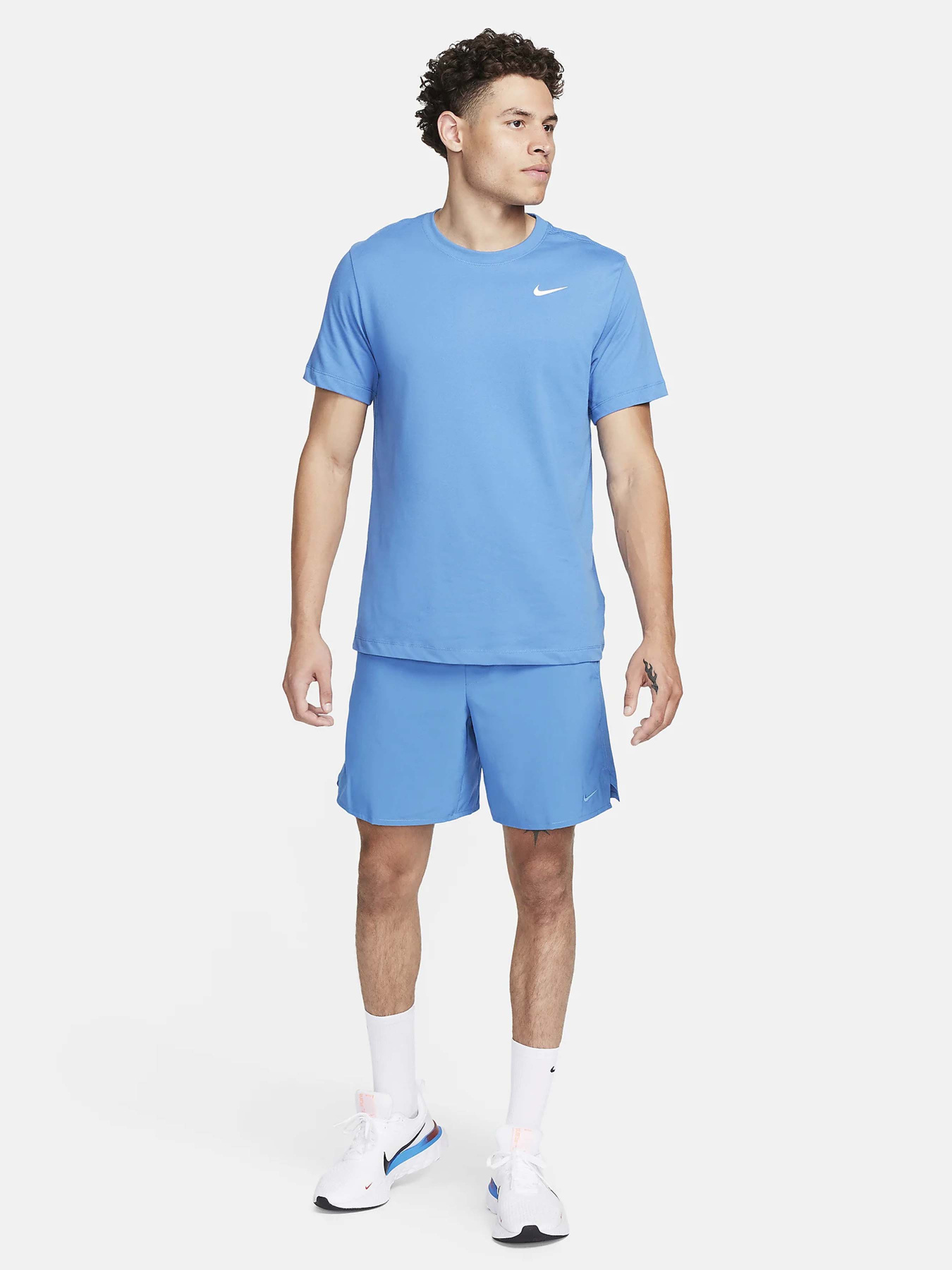 Футболка спортивная NIKE Dfc Crew Solid модель AR6029-402 Фото