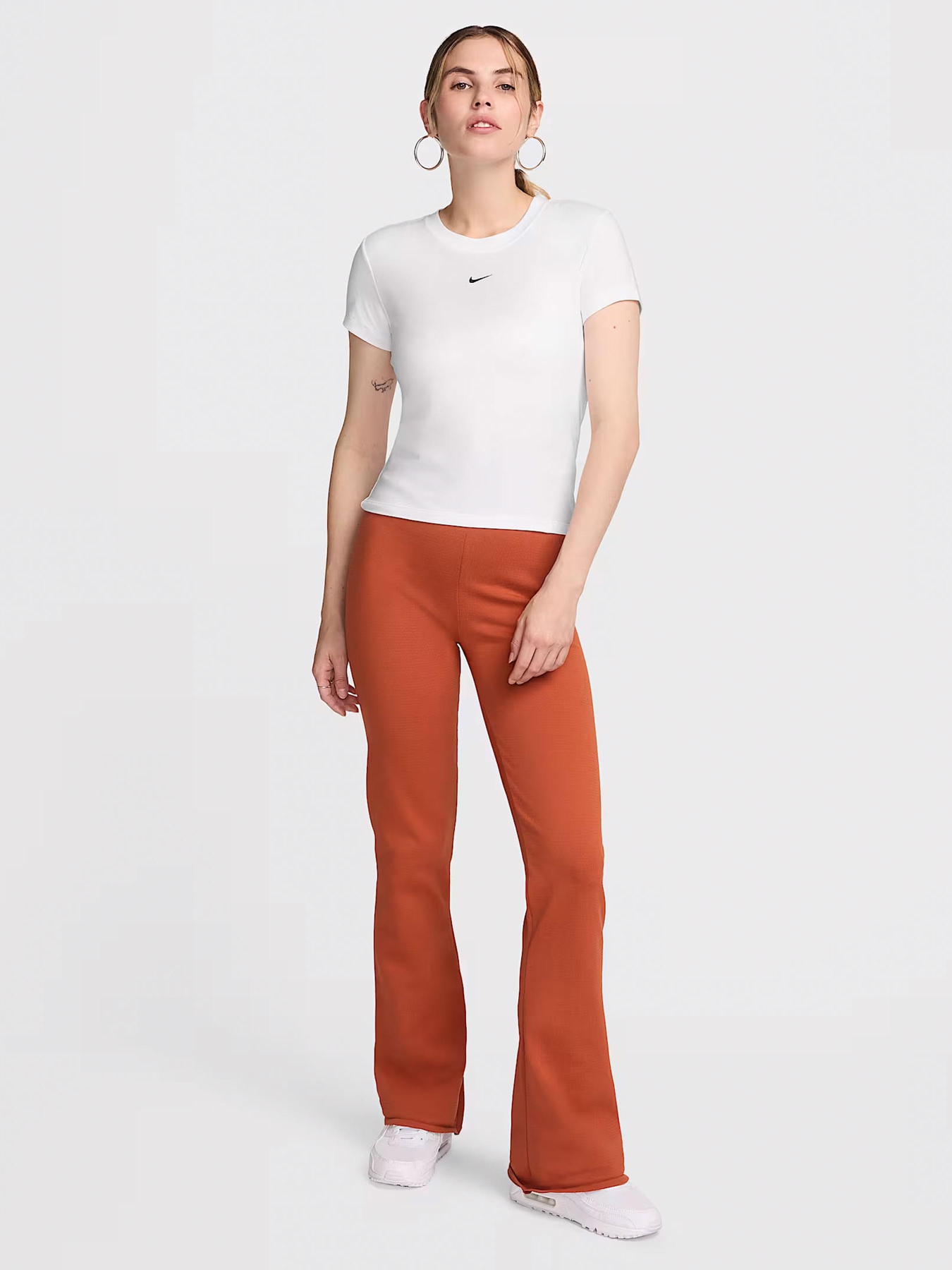 Футболка NIKE Sportswear Chill Knit модель FV5508-100 Фото