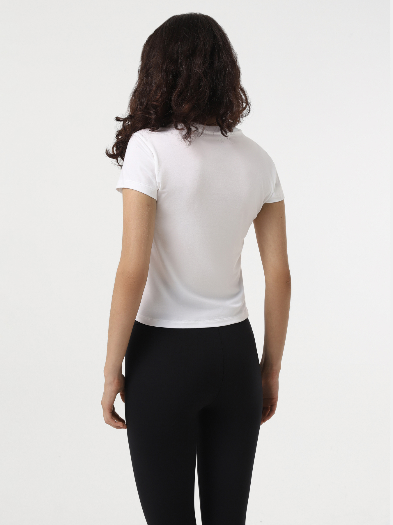 Футболка NIKE SPORTSWEAR CHILL KNIT модель FV5508-100 Футболка NIKE SPORTSWEAR CHILL KNIT модель FV5508-100 Фото