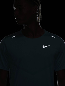 Футболка спортивная NIKE Rise 365 модель CZ9184-464 Фото