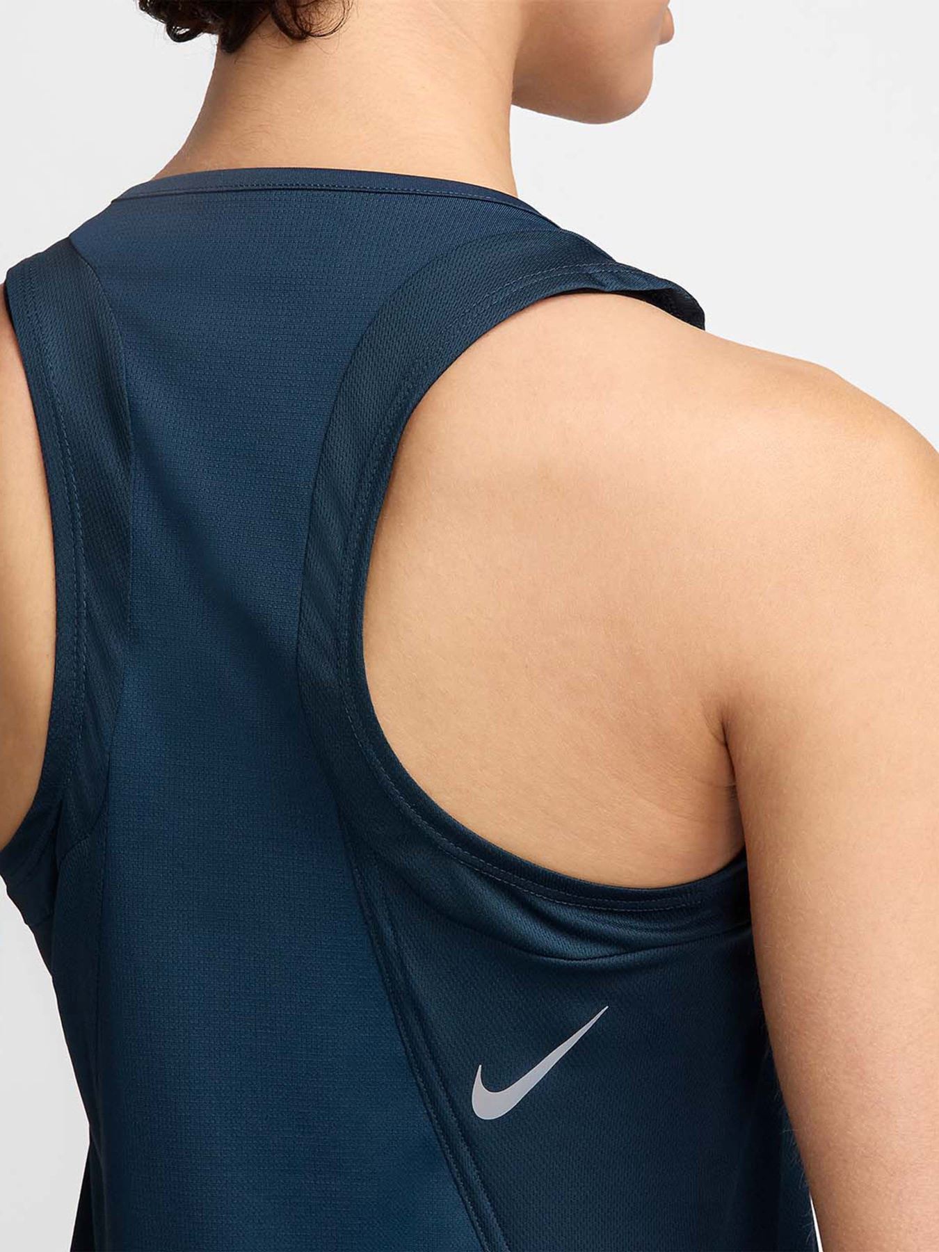Спортивна майка NIKE DRI-FIT RACE модель DD5940-478 Фото
