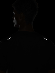 Спортивна футболка NIKE RISE 365 модель CZ9184-013 Спортивна футболка NIKE RISE 365 модель CZ9184-013 Фото