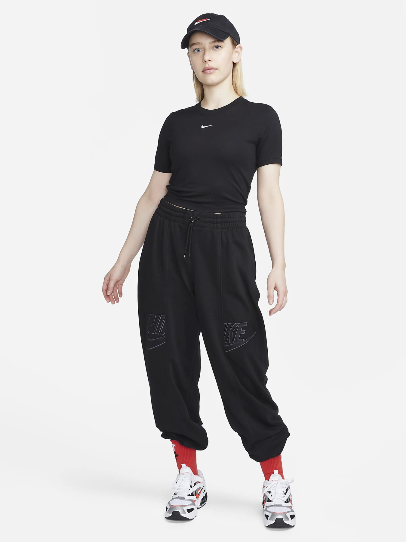 Футболка NIKE Sportswear Essential модель FB2873-010 Фото