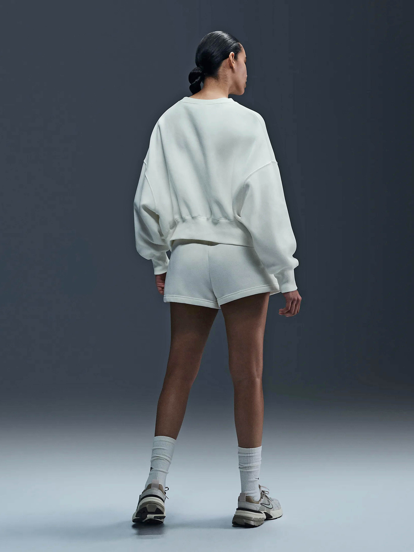 Свитшот NIKE Sportswear Phoenix Fleece модель DQ5761-133 Фото