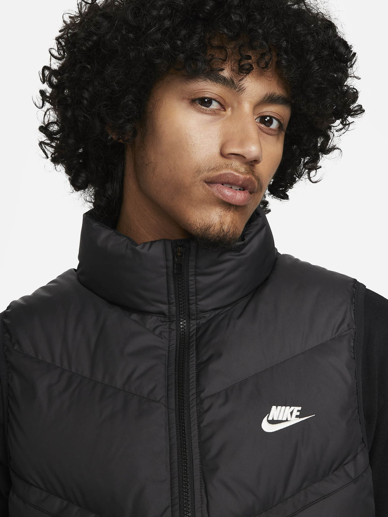 Жилет с утеплителем NIKE Storm-FIT Windrunner модель FB8193-010 Фото