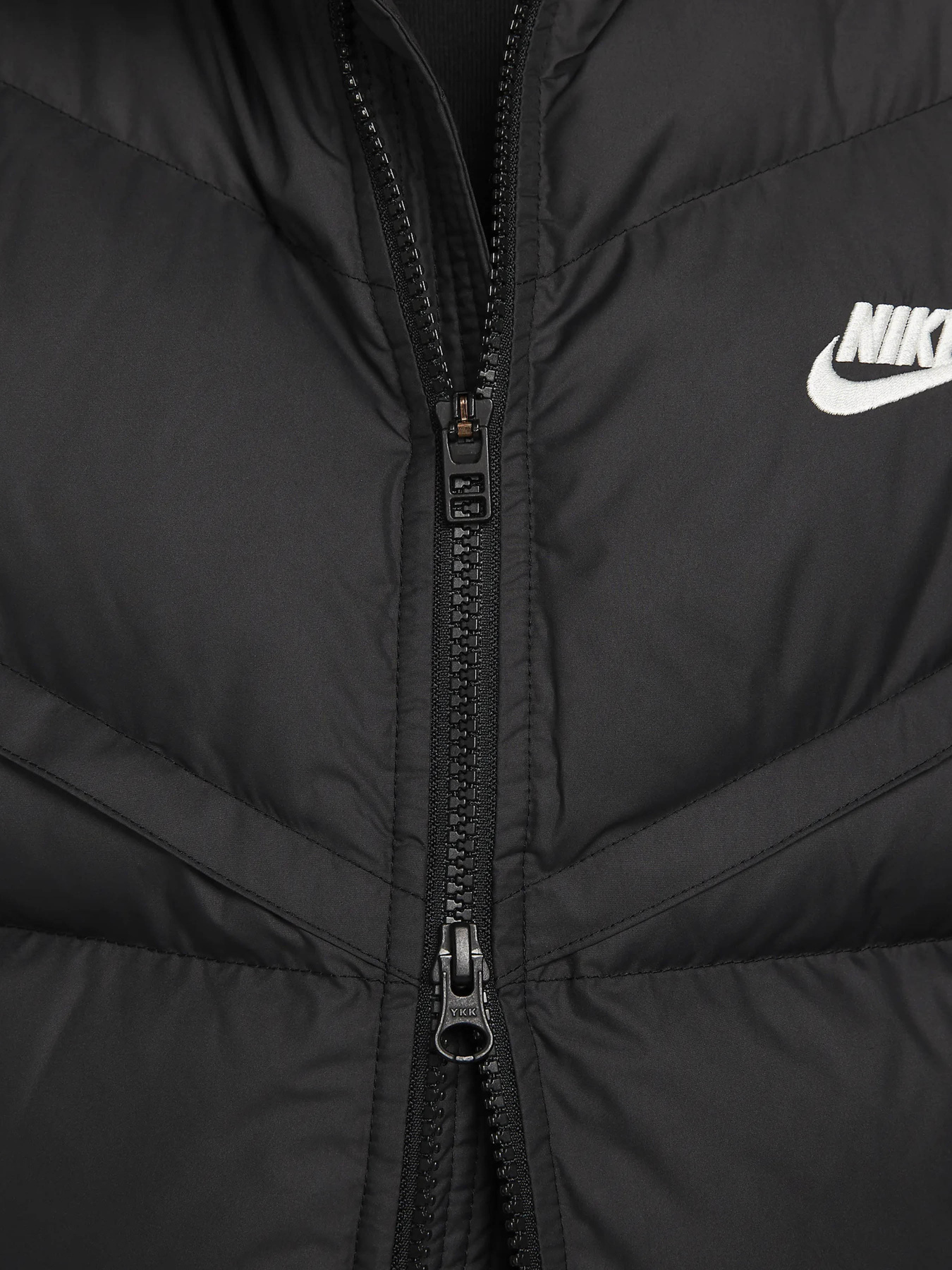 Утепленный жилет NIKE STORM-FIT WINDRUNNER модель FB8193-010 Утепленный жилет NIKE STORM-FIT WINDRUNNER модель FB8193-010 Фото