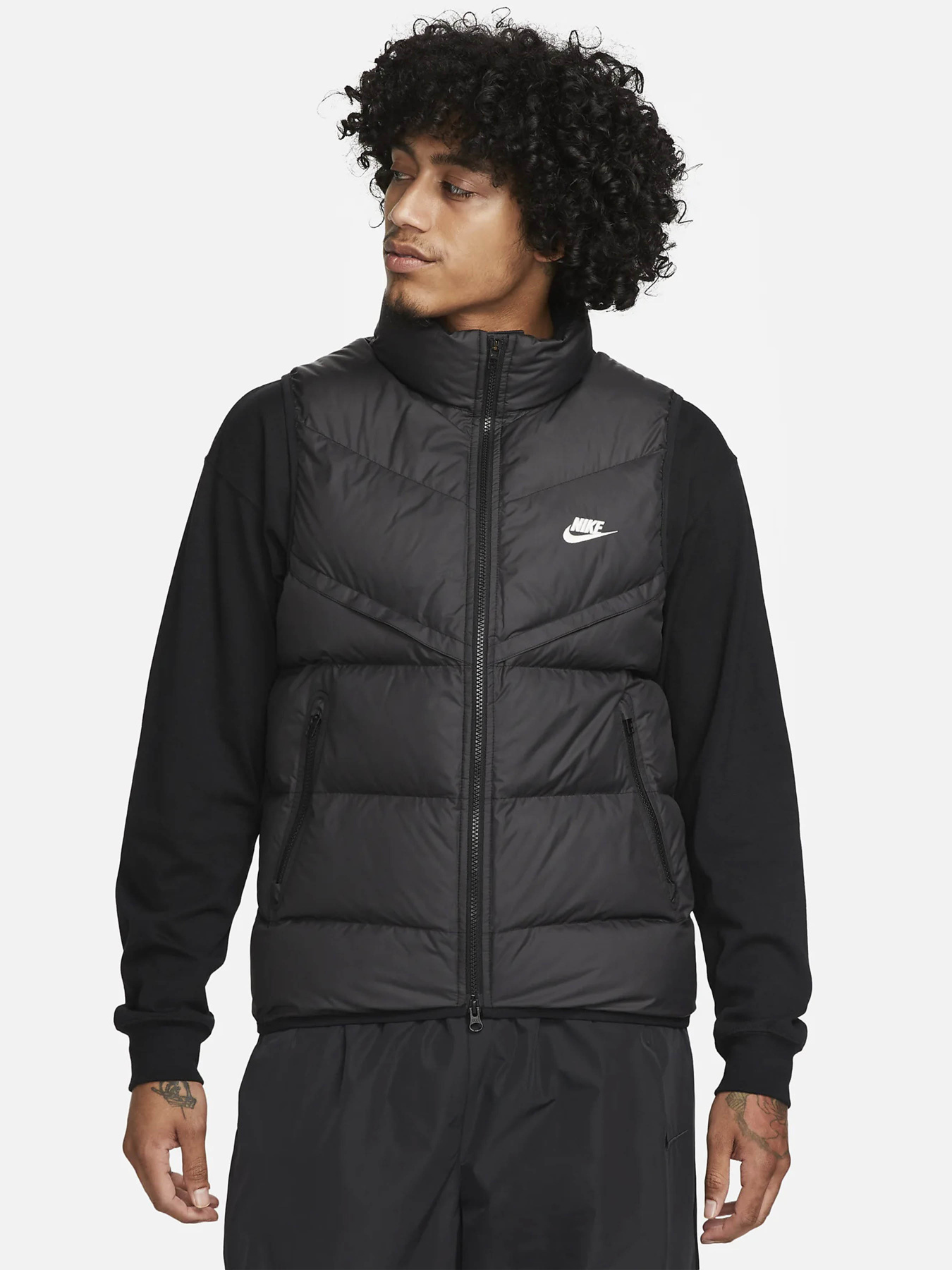 Утепленный жилет NIKE STORM-FIT WINDRUNNER модель FB8193-010 Утепленный жилет NIKE STORM-FIT WINDRUNNER модель FB8193-010 Фото