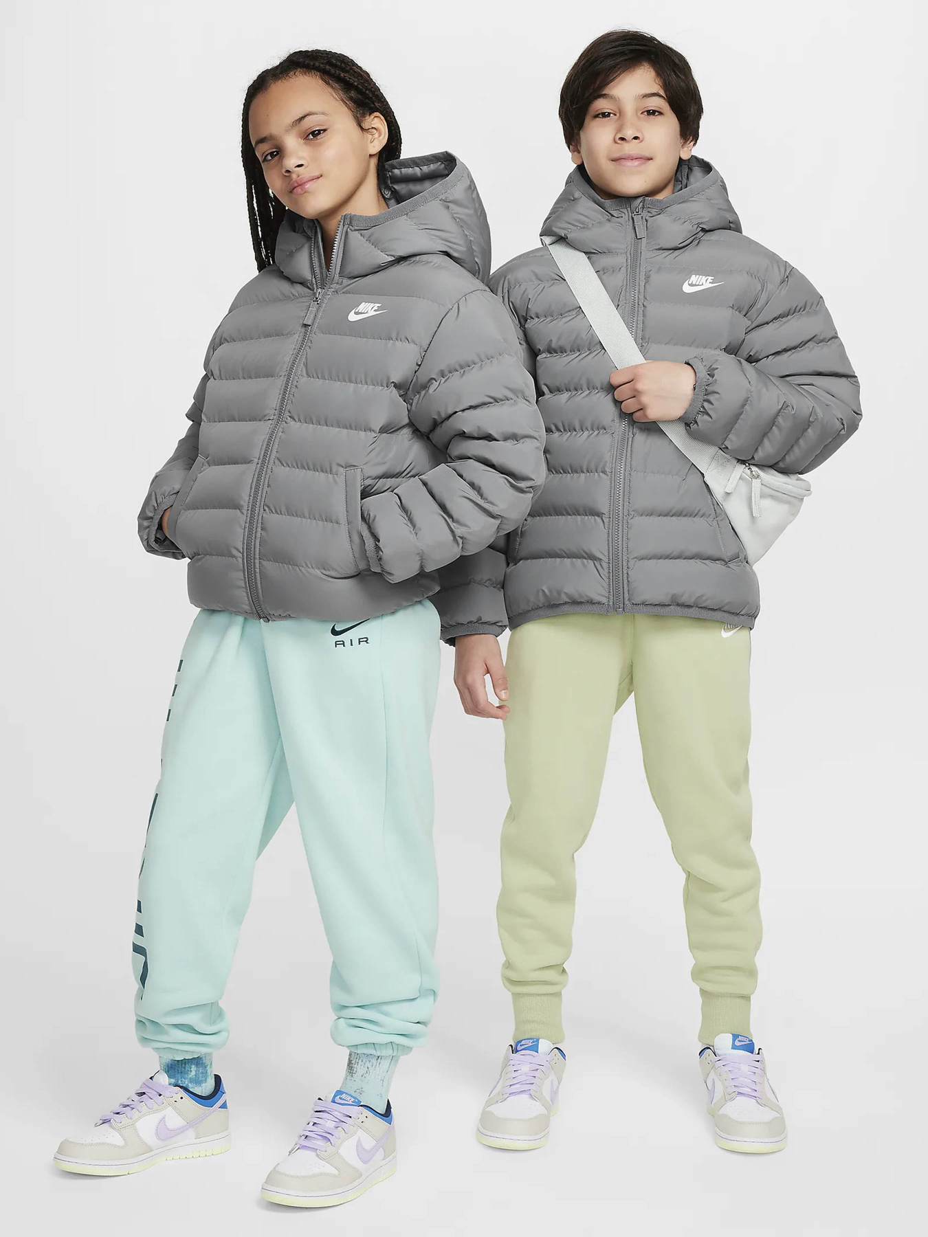 Зимова куртка NIKE SPORTSWEAR LIGHTWEIGHT SYNTHET модель FD2845-084 Фото