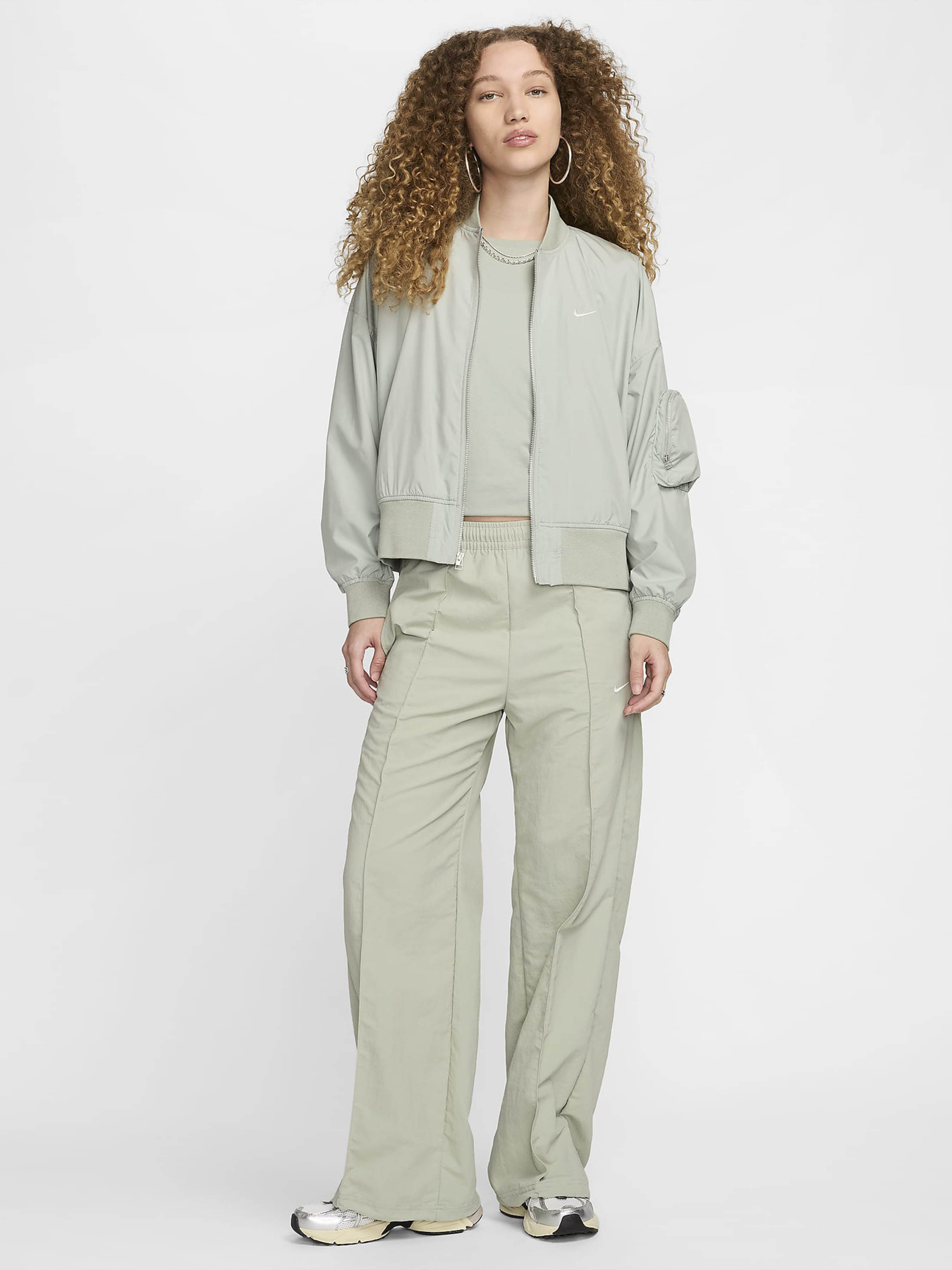 Бомбер NIKE SPORTSWEAR ESSENTIAL модель FN2839-370 Фото