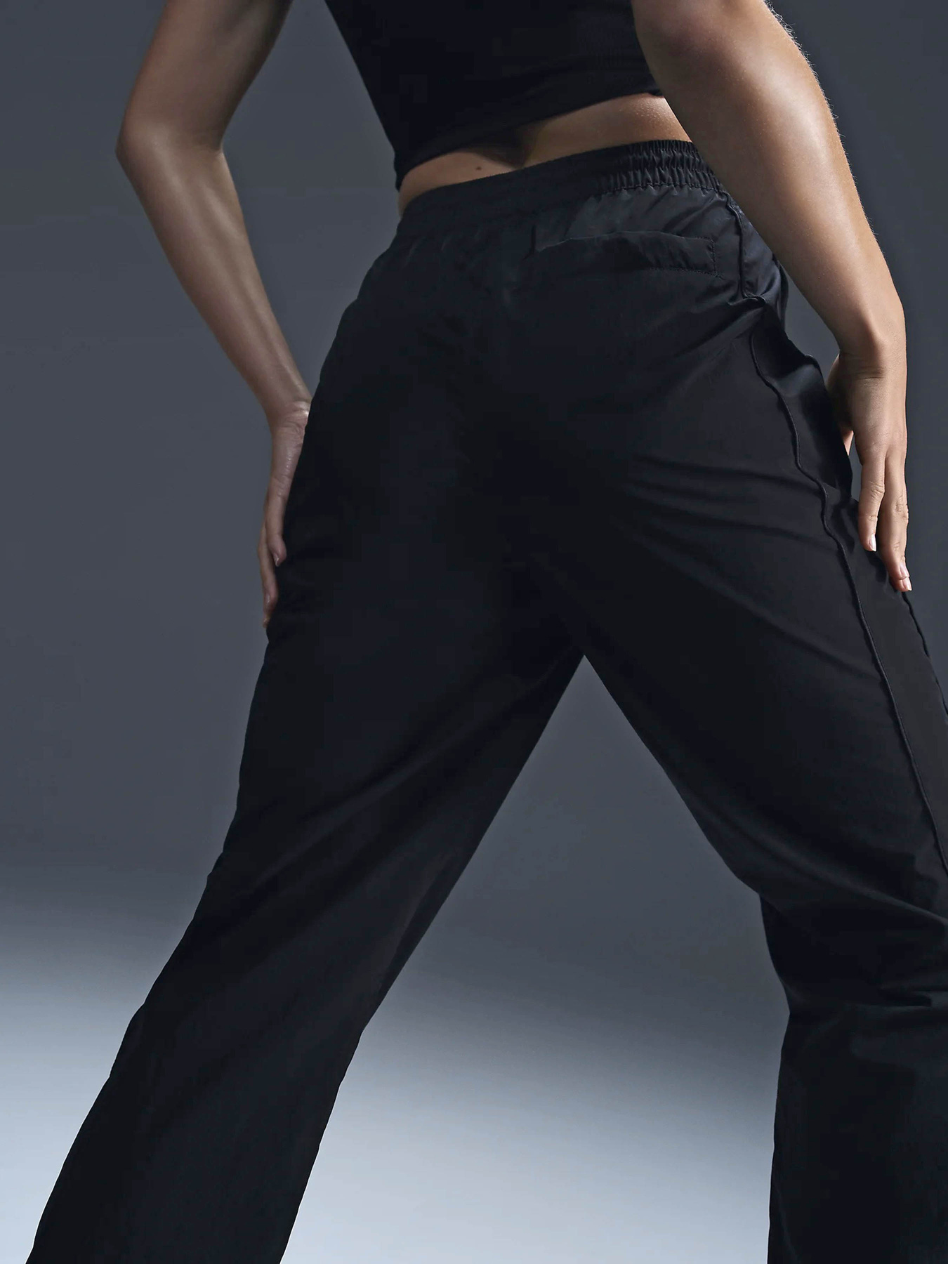 Спортивні штани NIKE WINDRUNNER модель FV7655-010 Фото