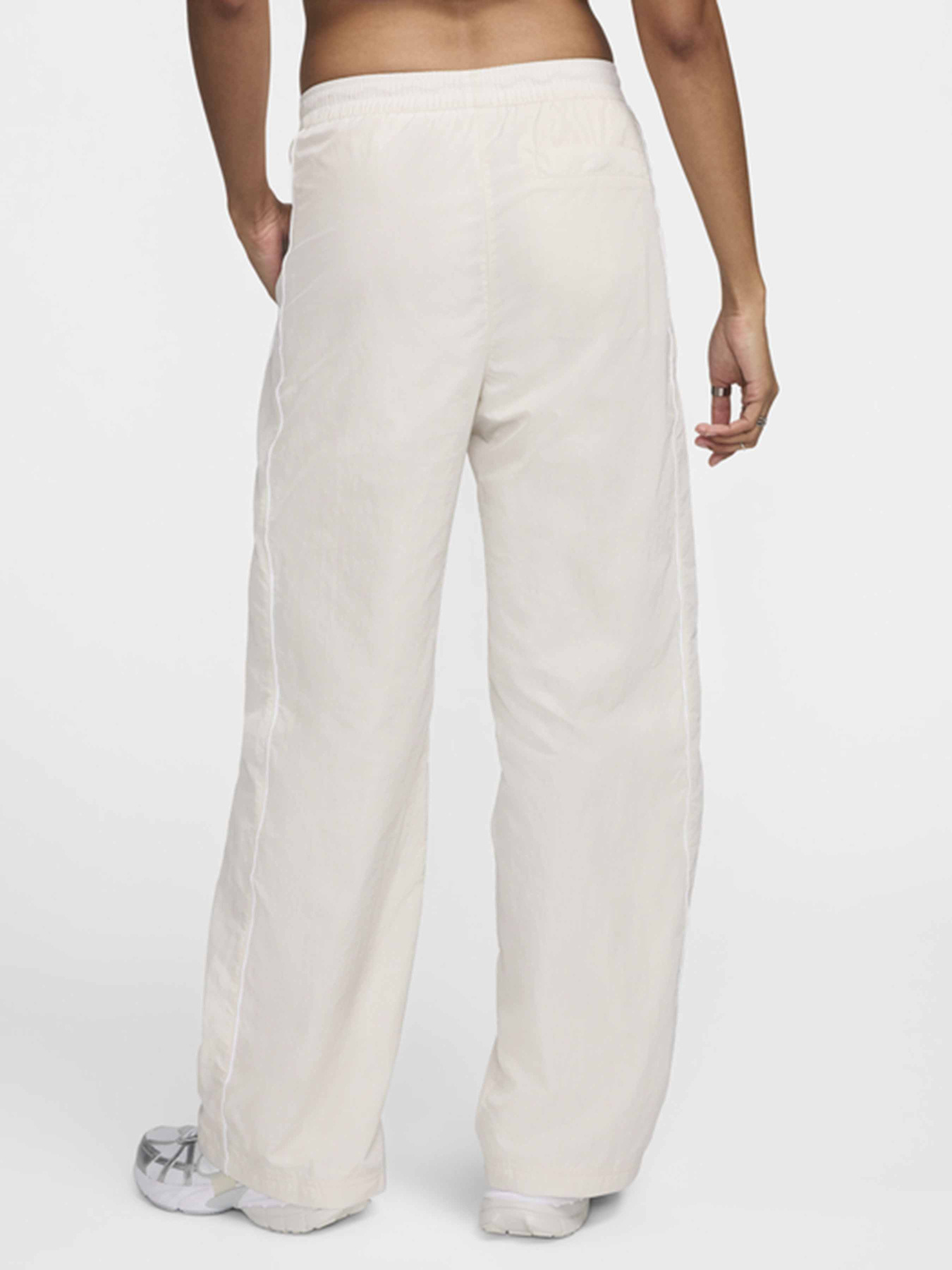 Штаны спортивные NIKE WINDRUNNER модель FV7655-110 Штаны спортивные NIKE WINDRUNNER модель FV7655-110 Фото