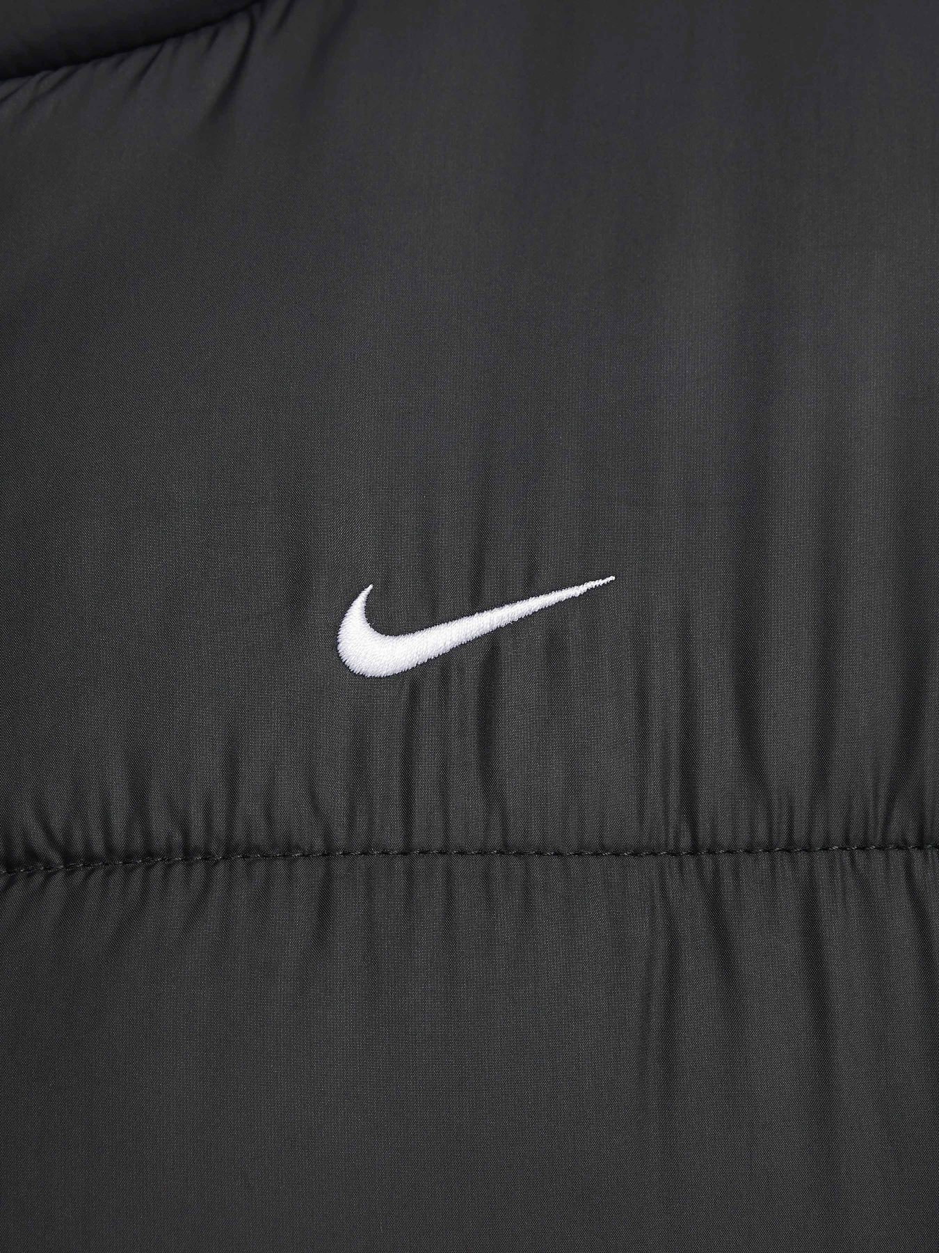 Утеплений жилет NIKE SPORTSWEAR CLASSIC PUFFER THER модель FZ5922-010 Утеплений жилет NIKE SPORTSWEAR CLASSIC PUFFER THER модель FZ5922-010 Фото