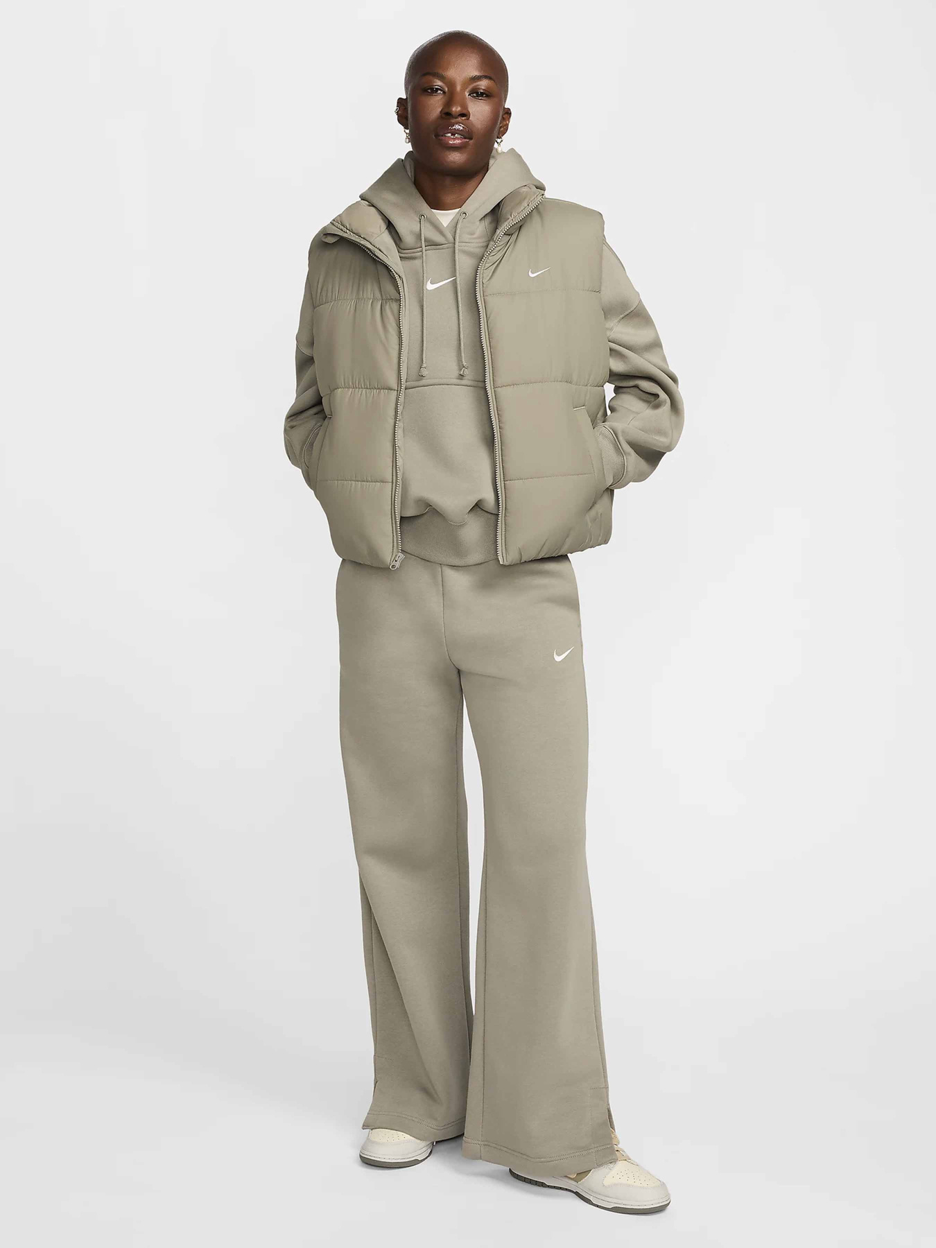 Жилет з утеплювачем NIKE Sportswear Classic Puffer Therma-FIT Loose модель FZ5922-320 Фото