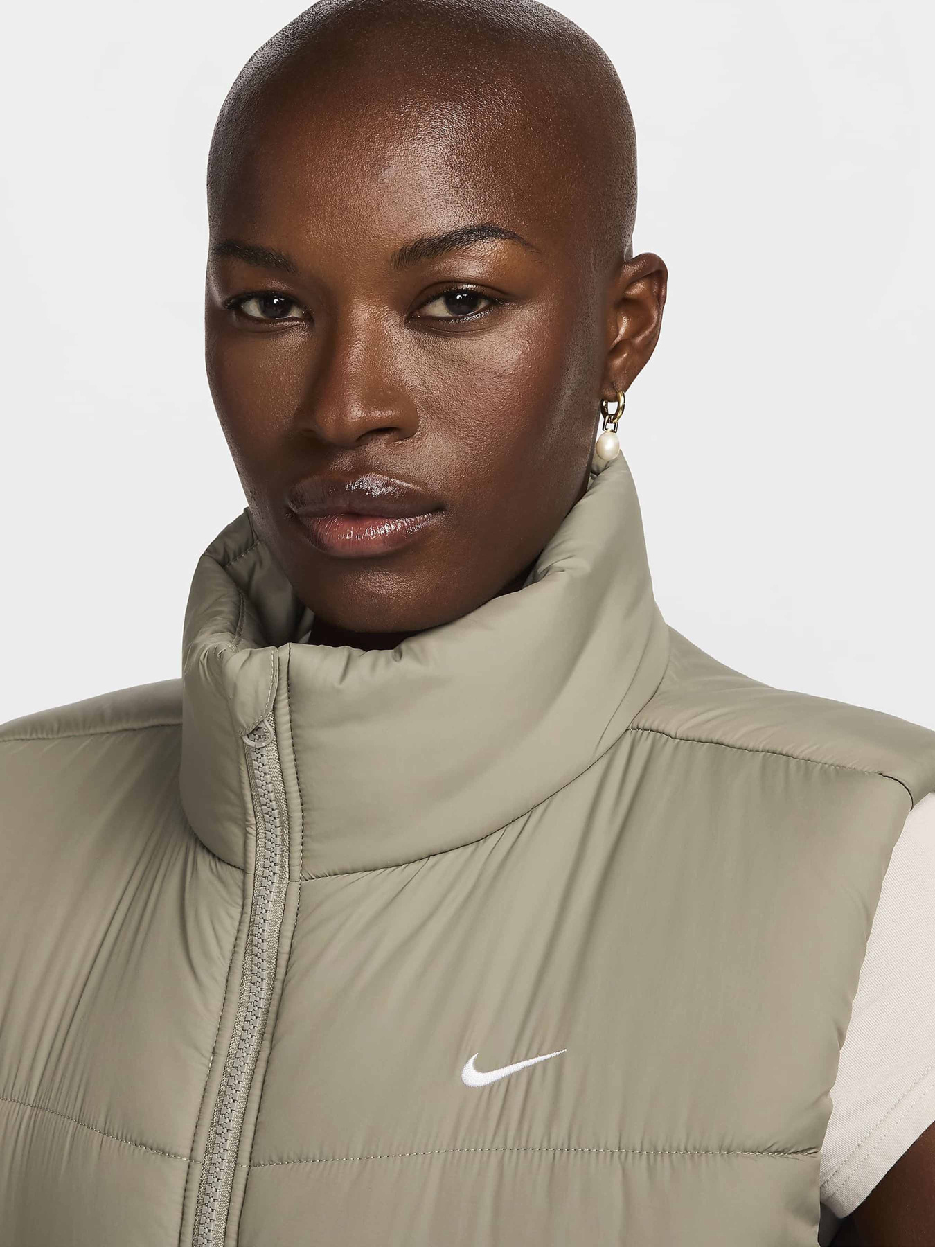 Жилет з утеплювачем NIKE Sportswear Classic Puffer Therma-FIT Loose модель FZ5922-320 Фото