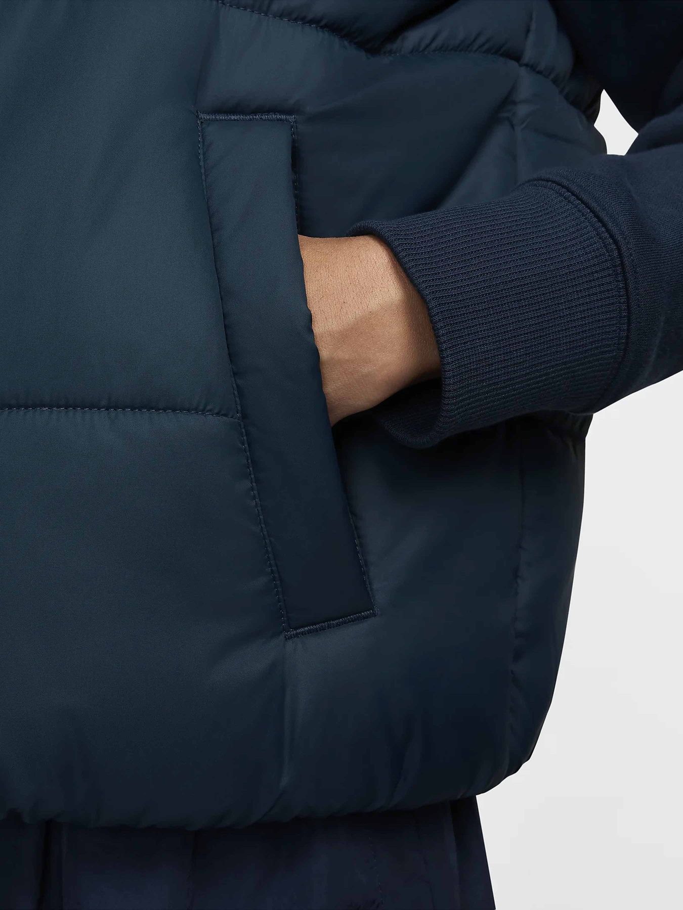 Жилет з утеплювачем NIKE Sportswear Classic Puffer Therma-FIT Loose модель FZ5922-478 Фото