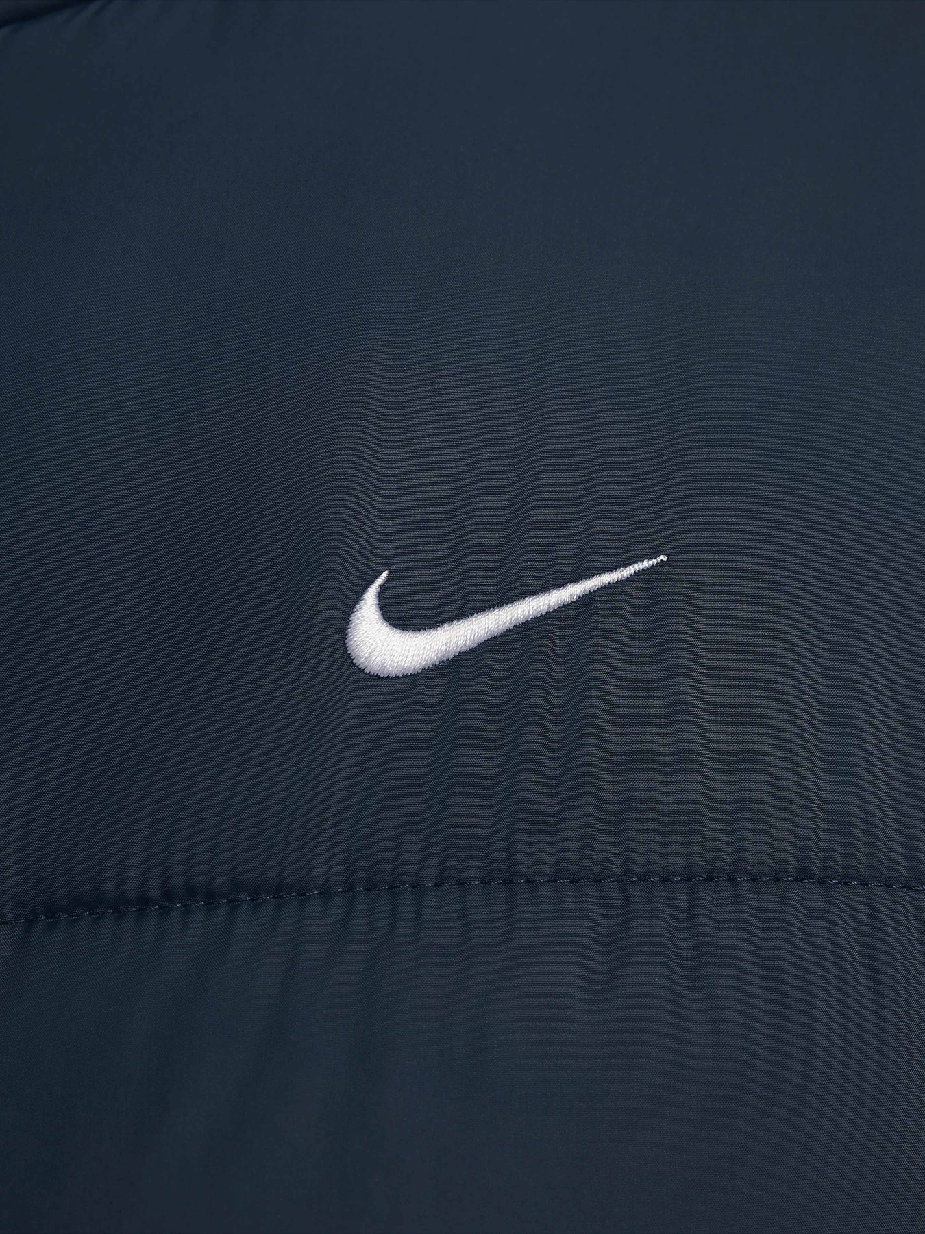 Утеплений жилет NIKE SPORTSWEAR CLASSIC PUFFER THER модель FZ5922-478 Утеплений жилет NIKE SPORTSWEAR CLASSIC PUFFER THER модель FZ5922-478 Фото