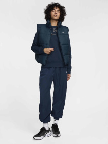 Утеплений жилет NIKE SPORTSWEAR CLASSIC PUFFER THER модель FZ5922-478 Утеплений жилет NIKE SPORTSWEAR CLASSIC PUFFER THER модель FZ5922-478 Фото