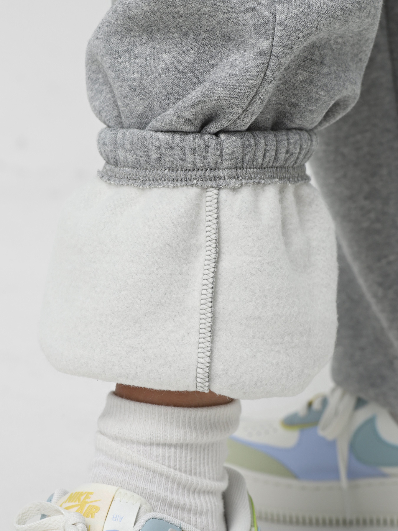 Спортивні штани NIKE SPORTSWEAR PHOENIX FLEECE модель FZ5996-063 Фото