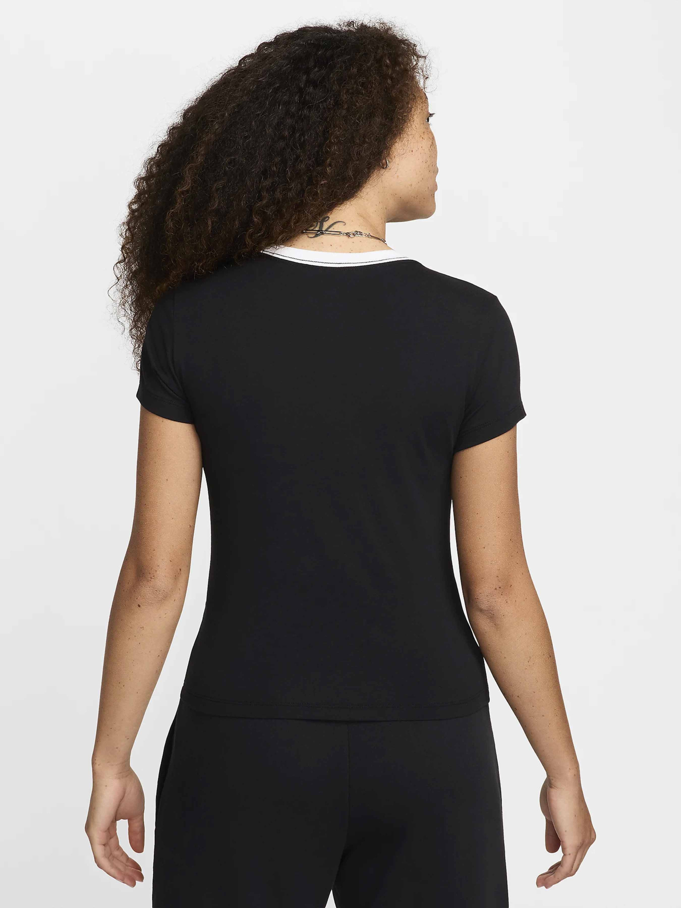 Футболка NIKE SPORTSWEAR CHILL KNIT модель HF8819-010 Футболка NIKE SPORTSWEAR CHILL KNIT модель HF8819-010 Фото