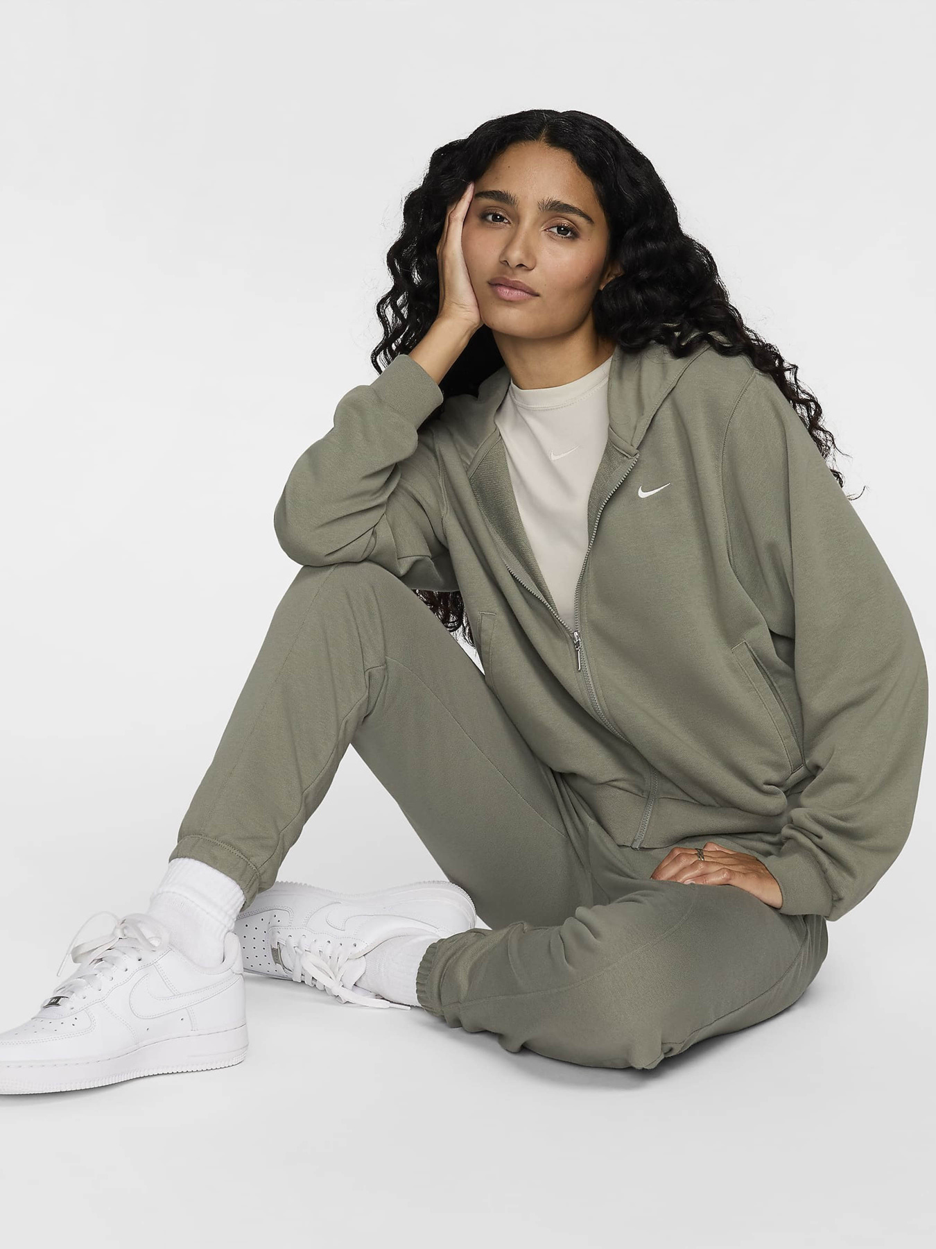 Спортивная кофта NIKE SPORTSWEAR CHILL TERRY модель FN2415-320 Фото