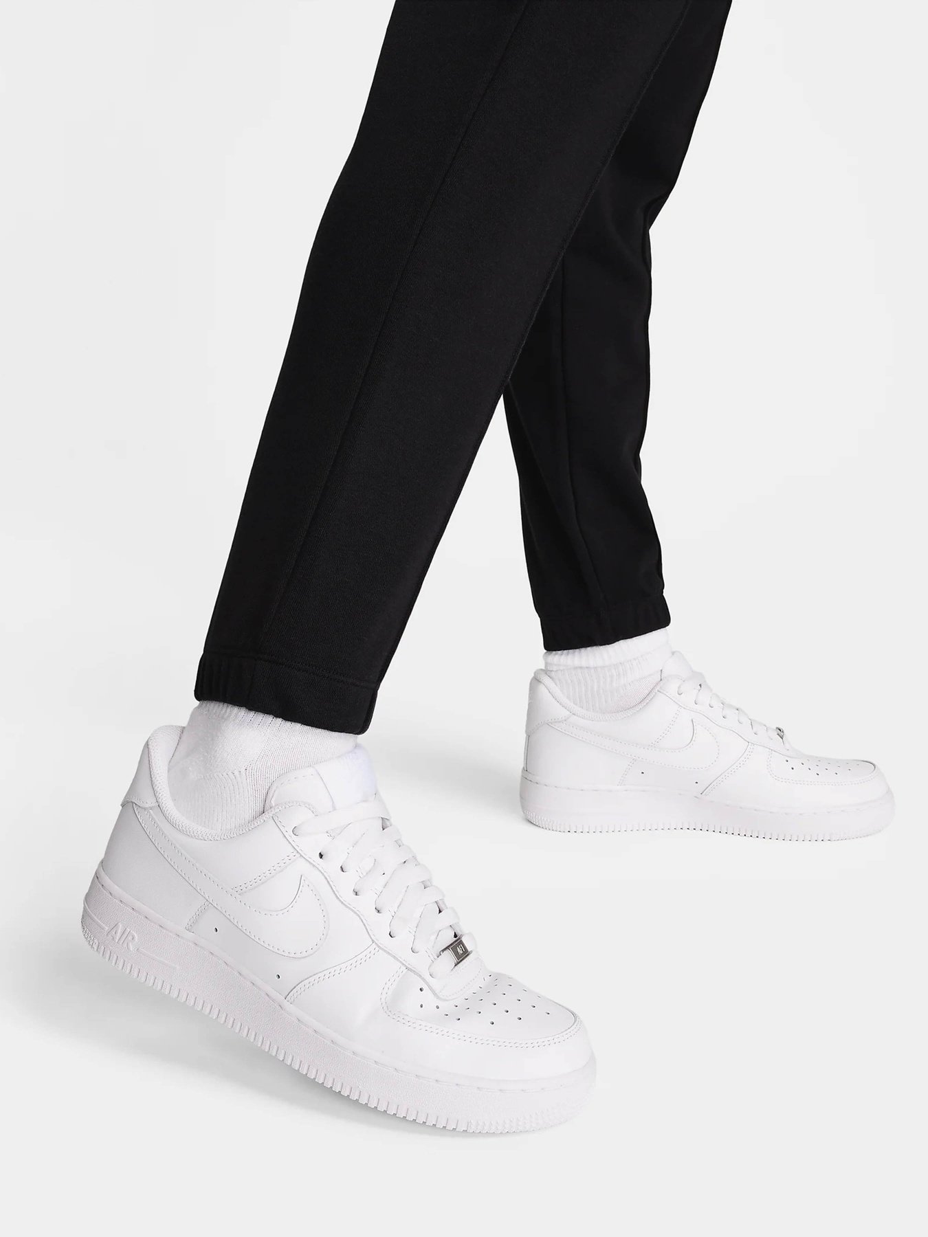 Штаны спортивные NIKE Sportswear Chill Terry модель FN2434-010 Фото