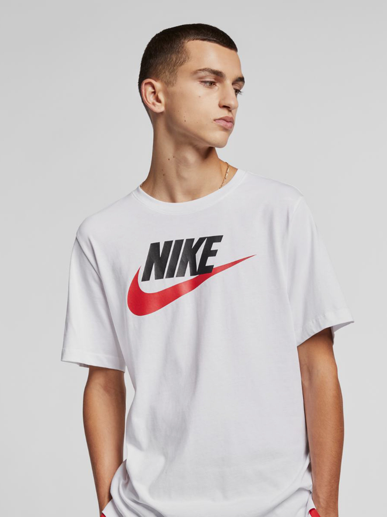 Футболки и поло NIKE Sportswear модель AR5004-100 Фото