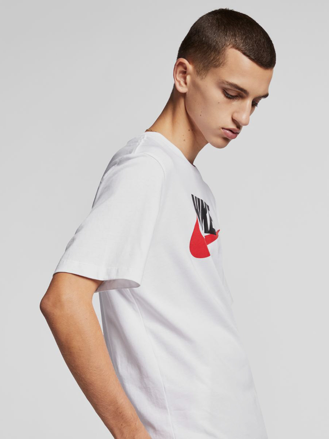 Футболки і поло NIKE Sportswear модель AR5004-100 Фото