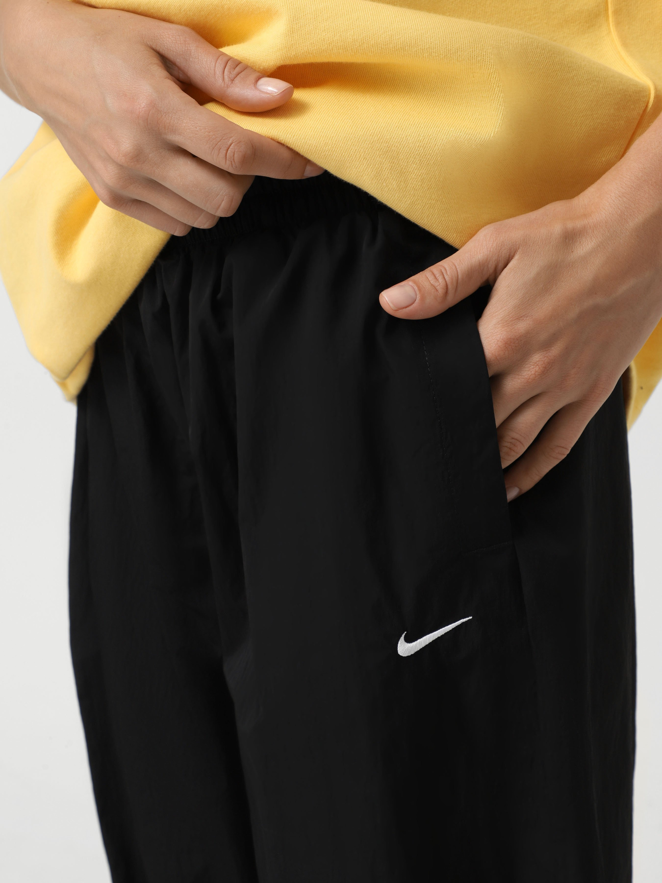 Штаны спортивные NIKE Sportswear Essential модель FV7668-010 Фото