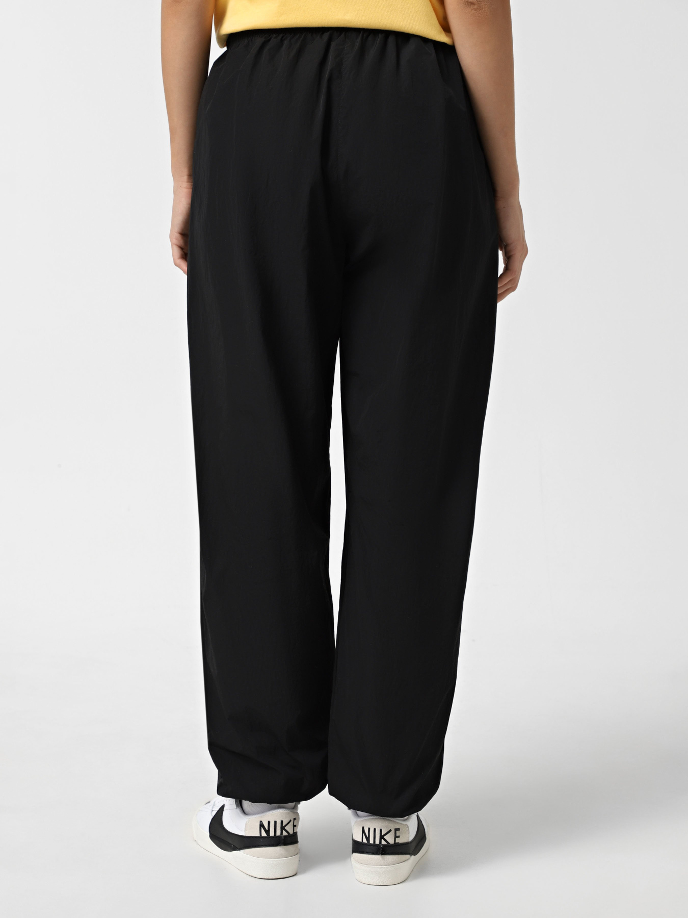 Спортивні штани NIKE SPORTSWEAR ESSENTIAL модель FV7668-010 Фото