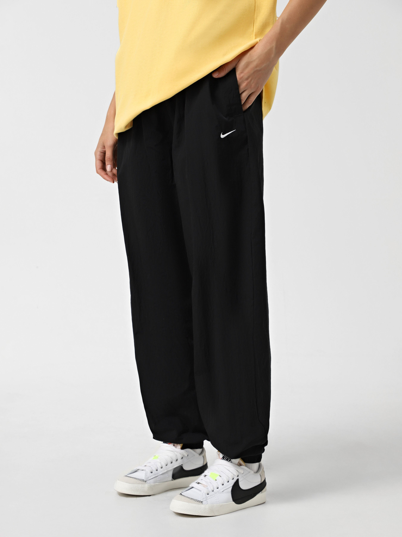 Спортивні штани NIKE SPORTSWEAR ESSENTIAL модель FV7668-010 Фото