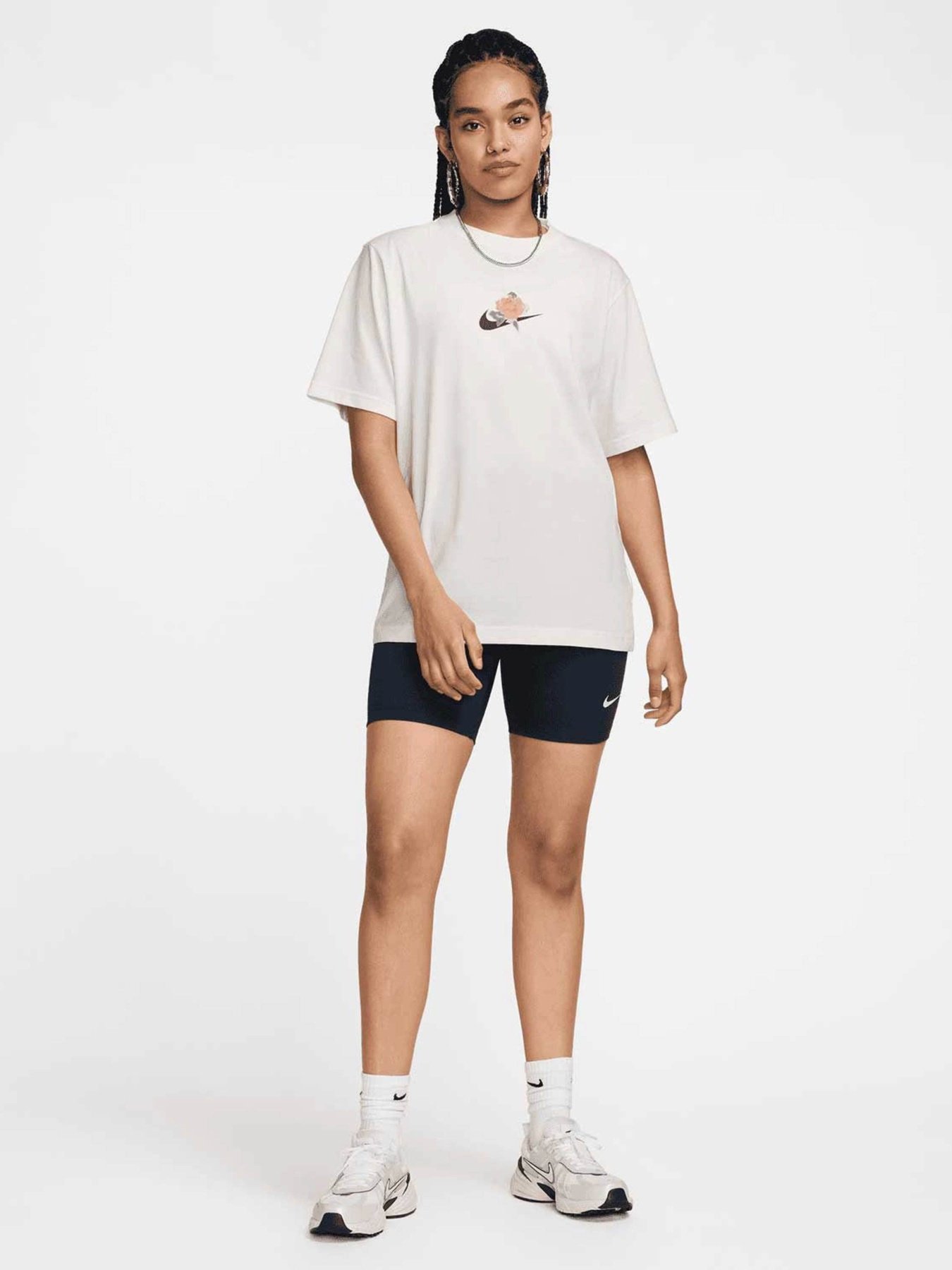 Футболка NIKE SPORTSWEAR ARTIST COLLECTION модель HF4683-133 Фото