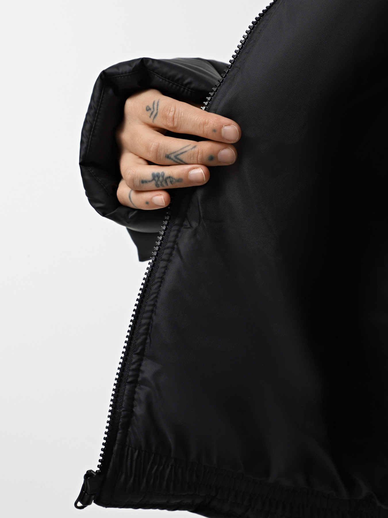 Зимова куртка NIKE Sportswear Classic Puffer Therma-FIT Loose модель FZ5899-010 Фото