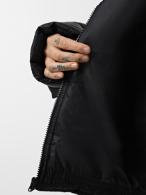 Зимова куртка NIKE Sportswear Classic Puffer Therma-FIT Loose модель FZ5899-010 Фото