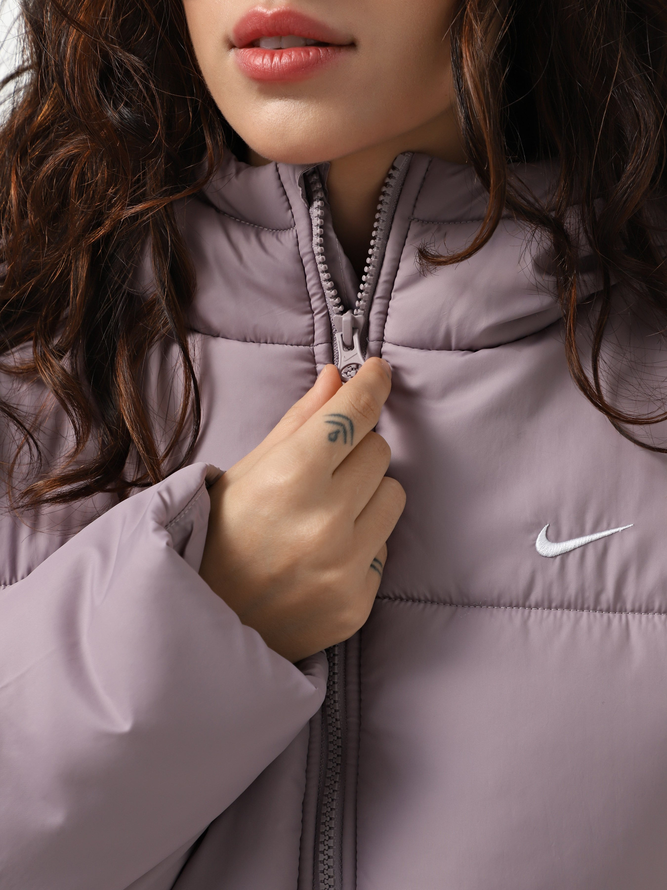 Зимова куртка NIKE Sportswear Classic Puffer Therma-FIT Loose модель FZ5899-226 Фото