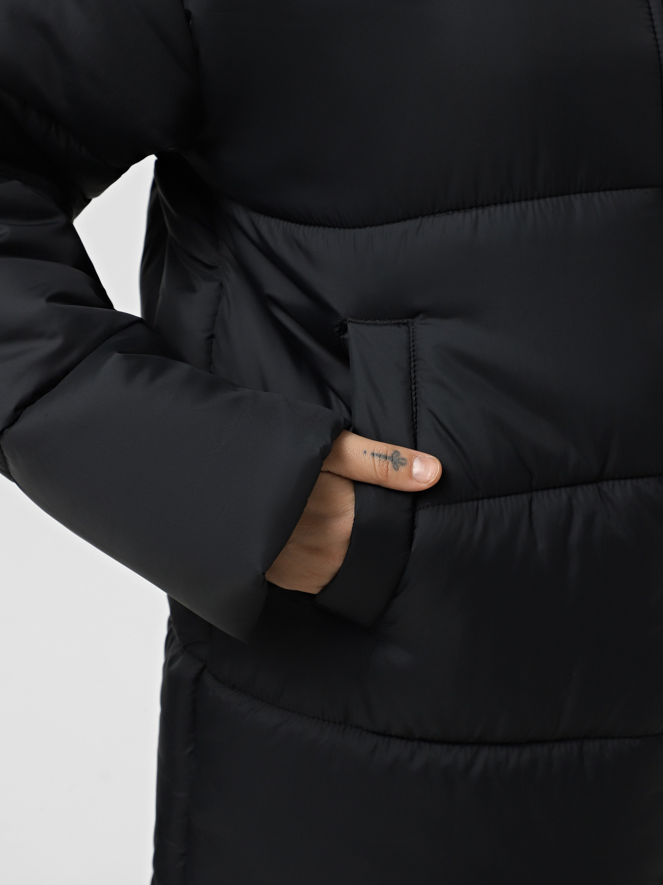 Зимняя куртка NIKE SPORTSWEAR CLASSIC PUFFER THER модель FZ5903-010 Фото